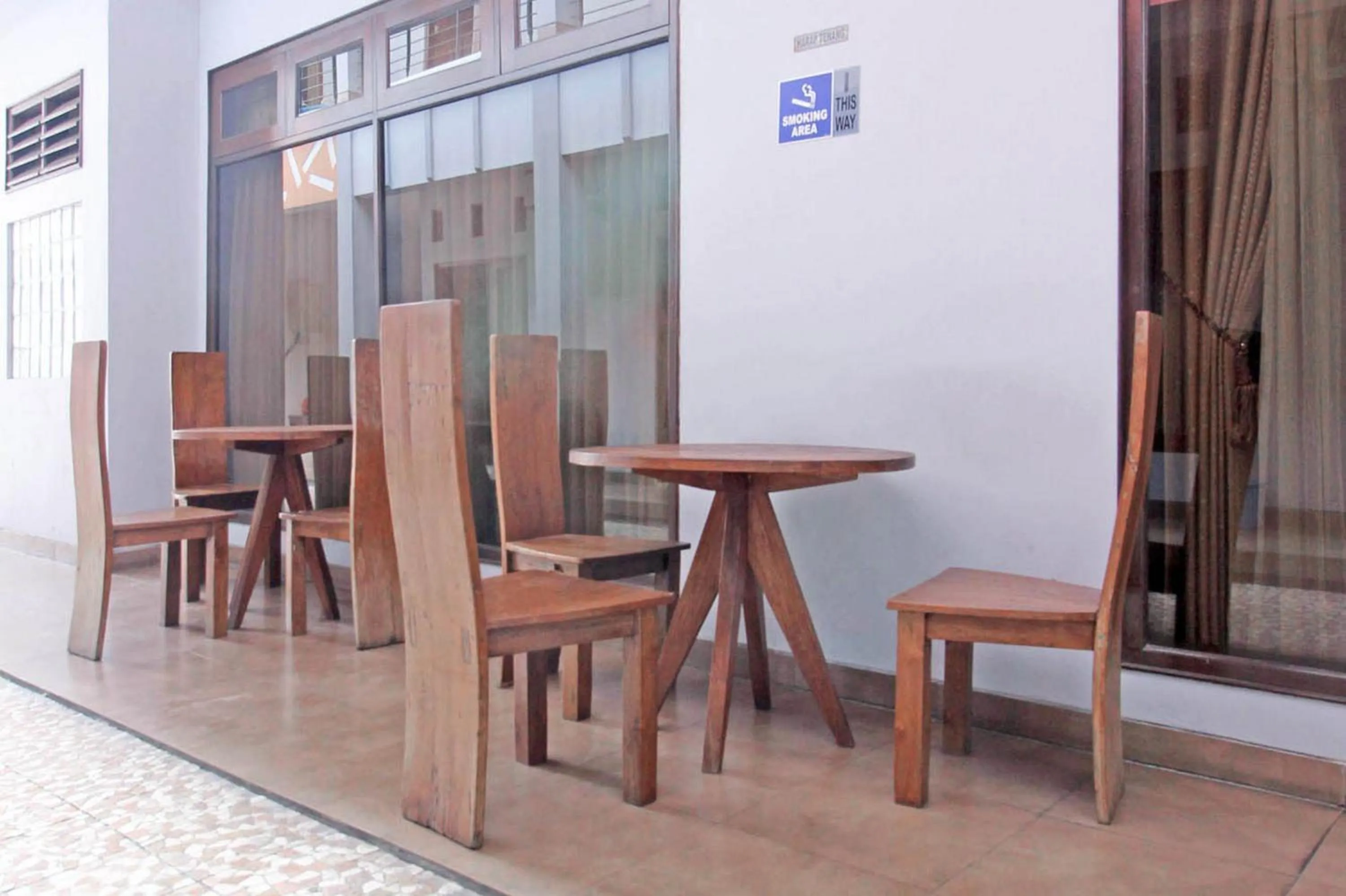 Seating area in RedDoorz near Hartono Mall 3