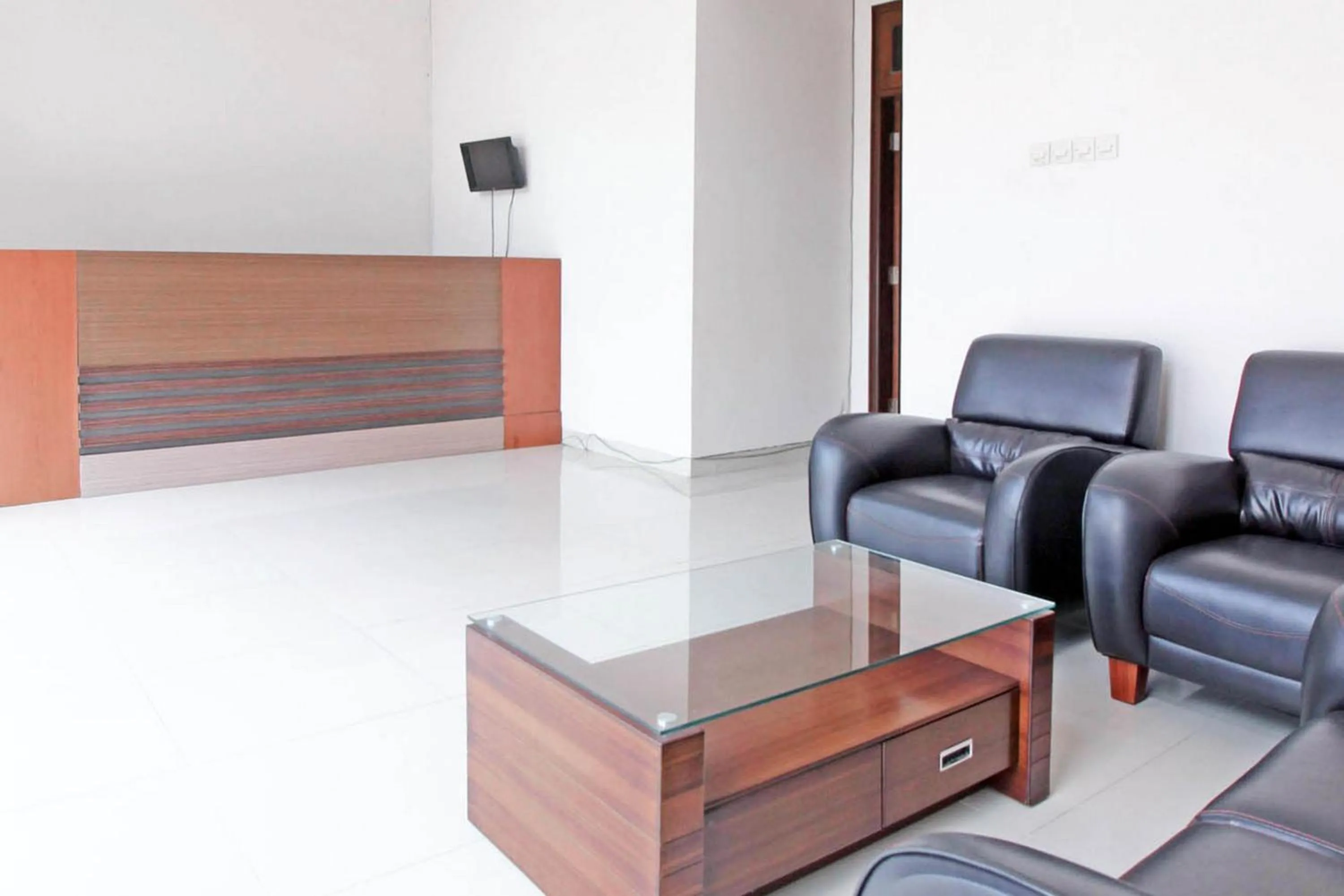 Lobby or reception in RedDoorz near Hartono Mall 3