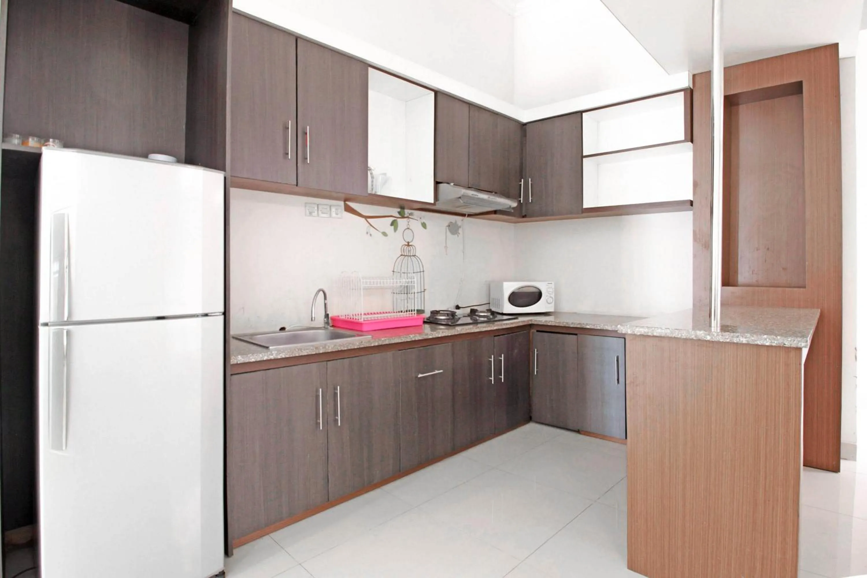 Kitchen or kitchenette in RedDoorz near Hartono Mall 3
