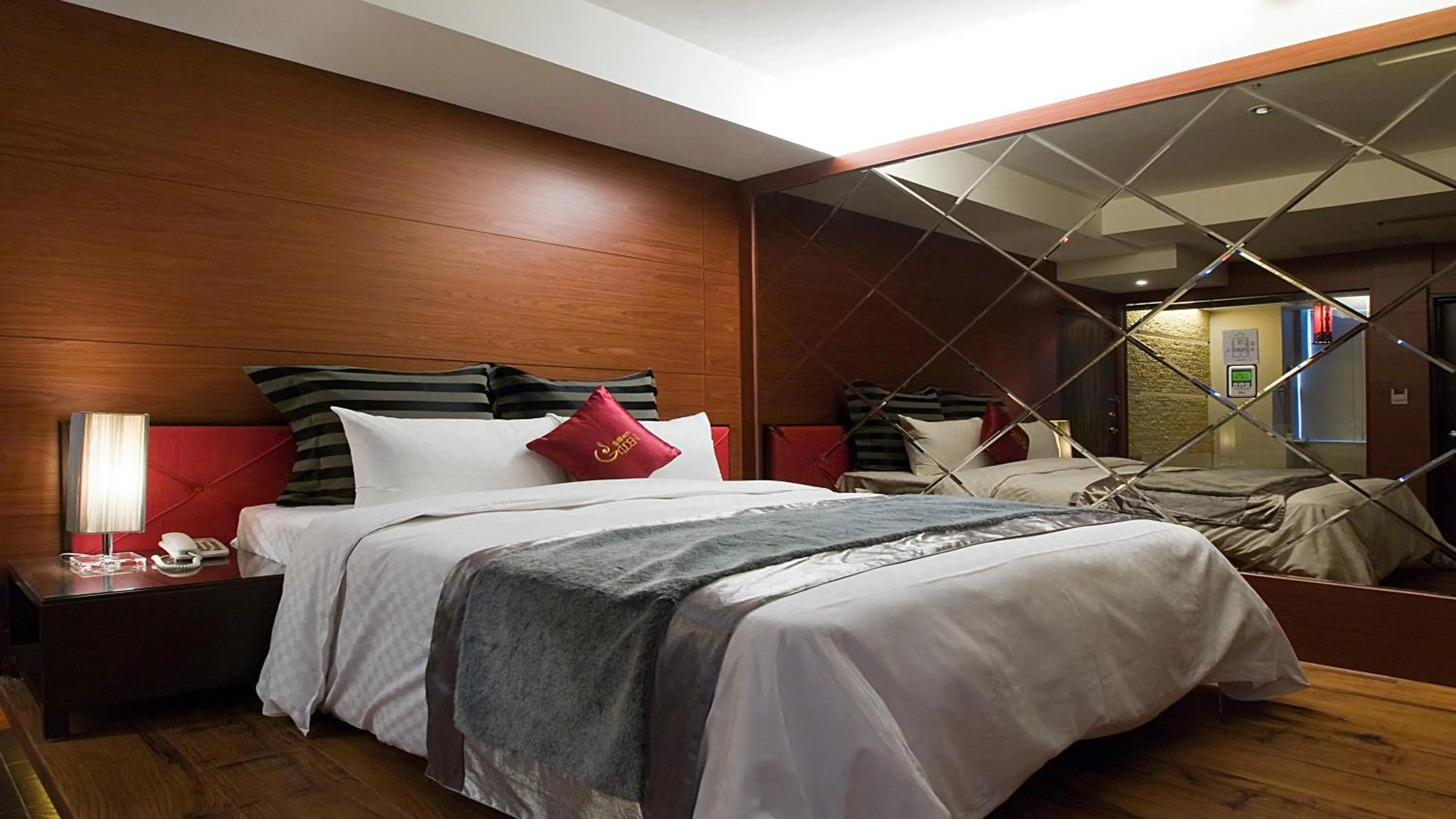 Bed in Golden Hot Spring Hotel