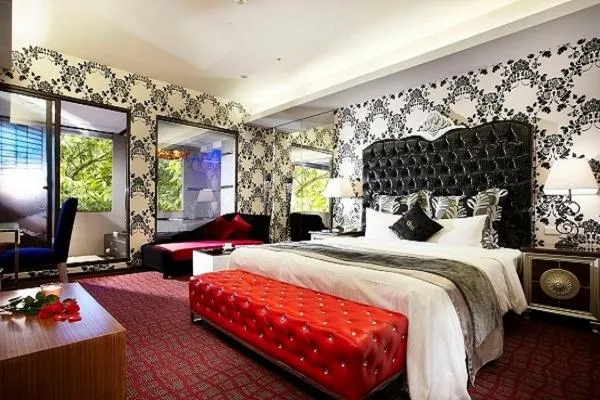 Bed in Golden Hot Spring Hotel