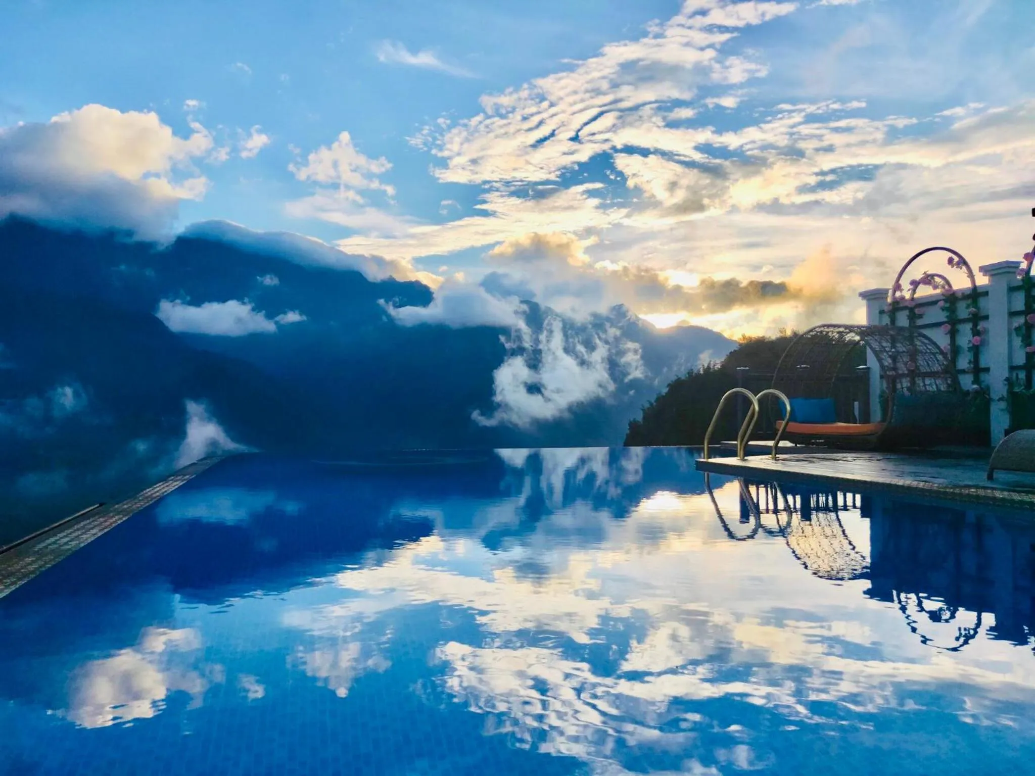 Swimming pool in Pistachio Hotel Sapa