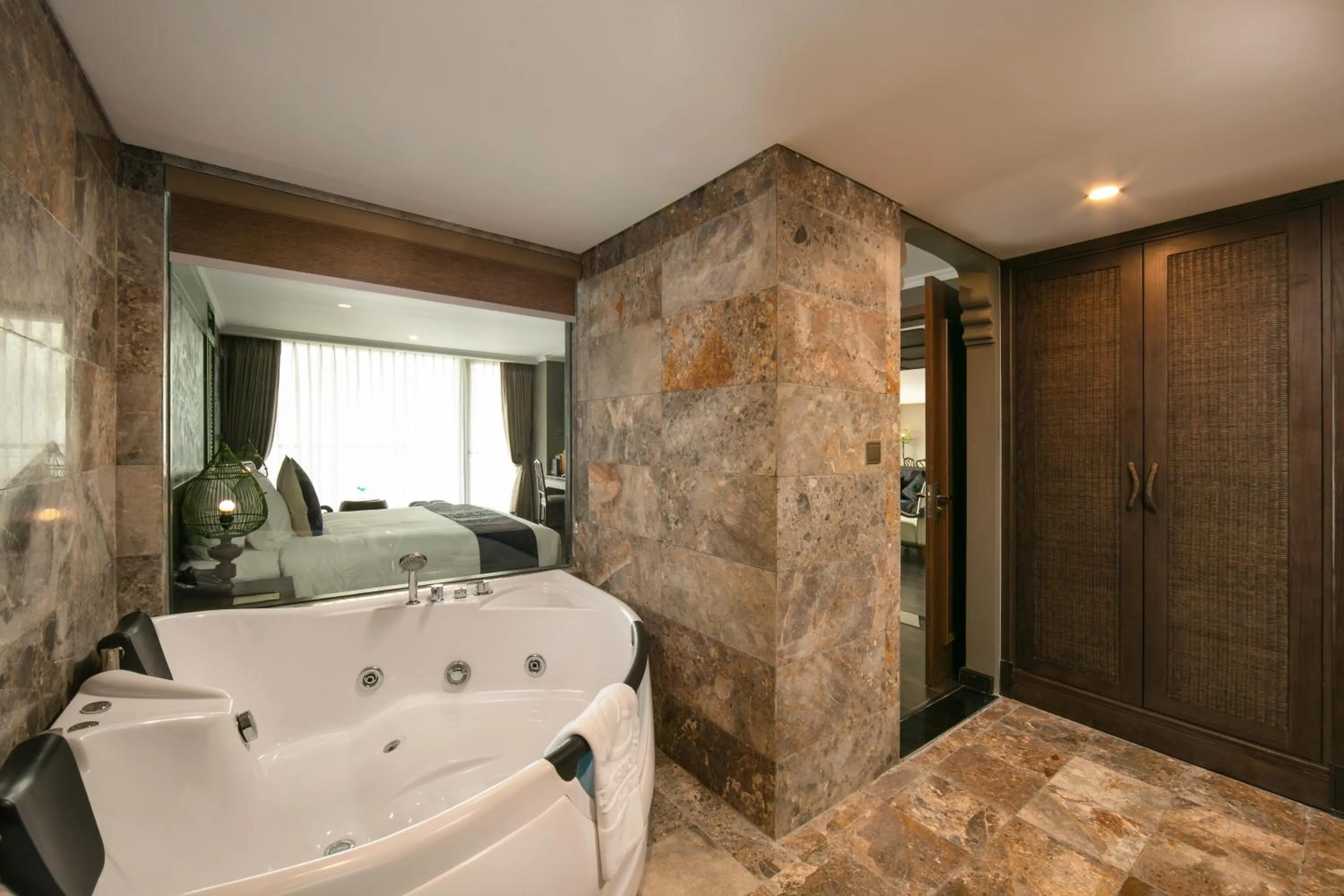 Hot Tub in Pistachio Hotel Sapa