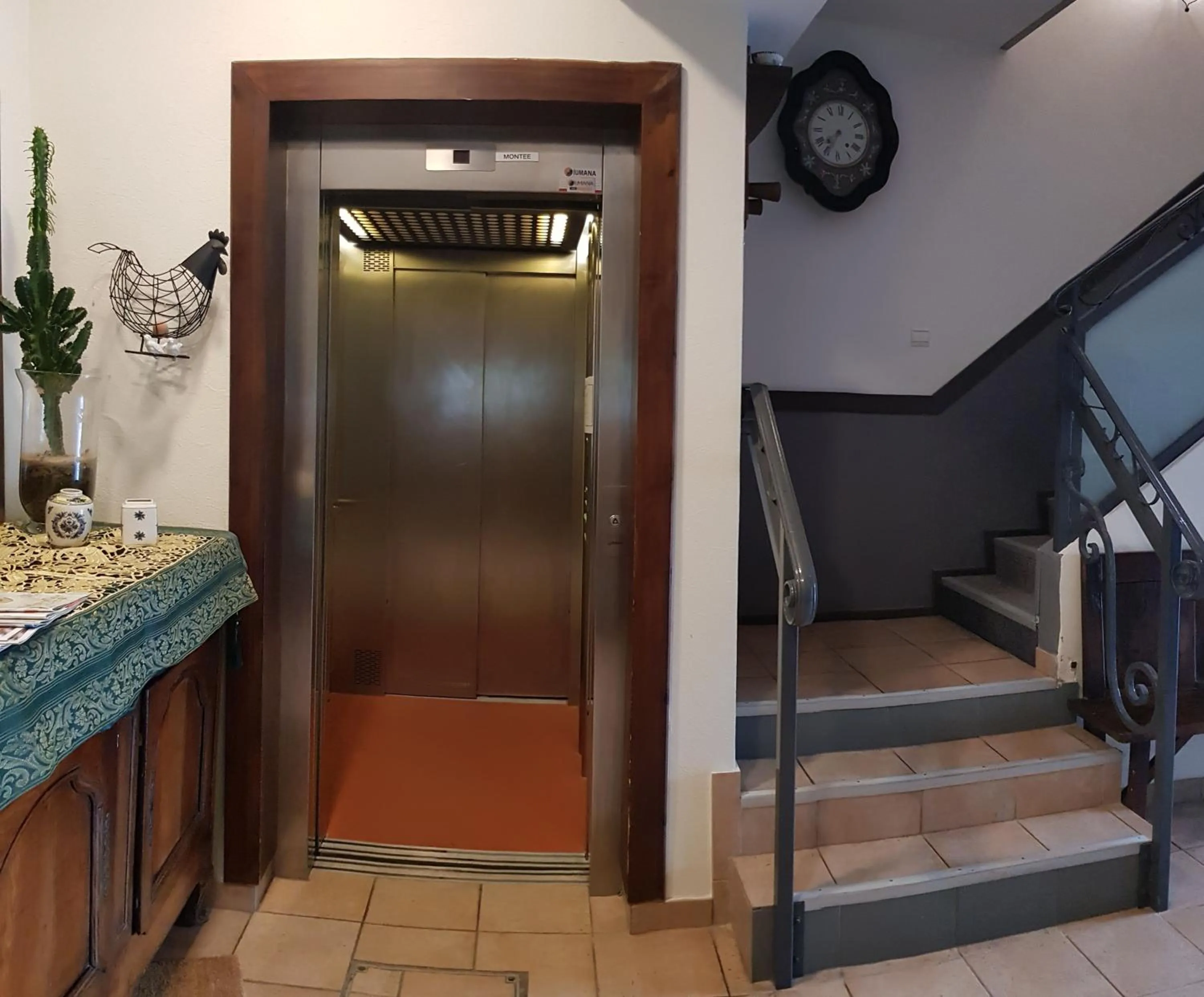 elevator in Hotel Pyrenées Atlantique