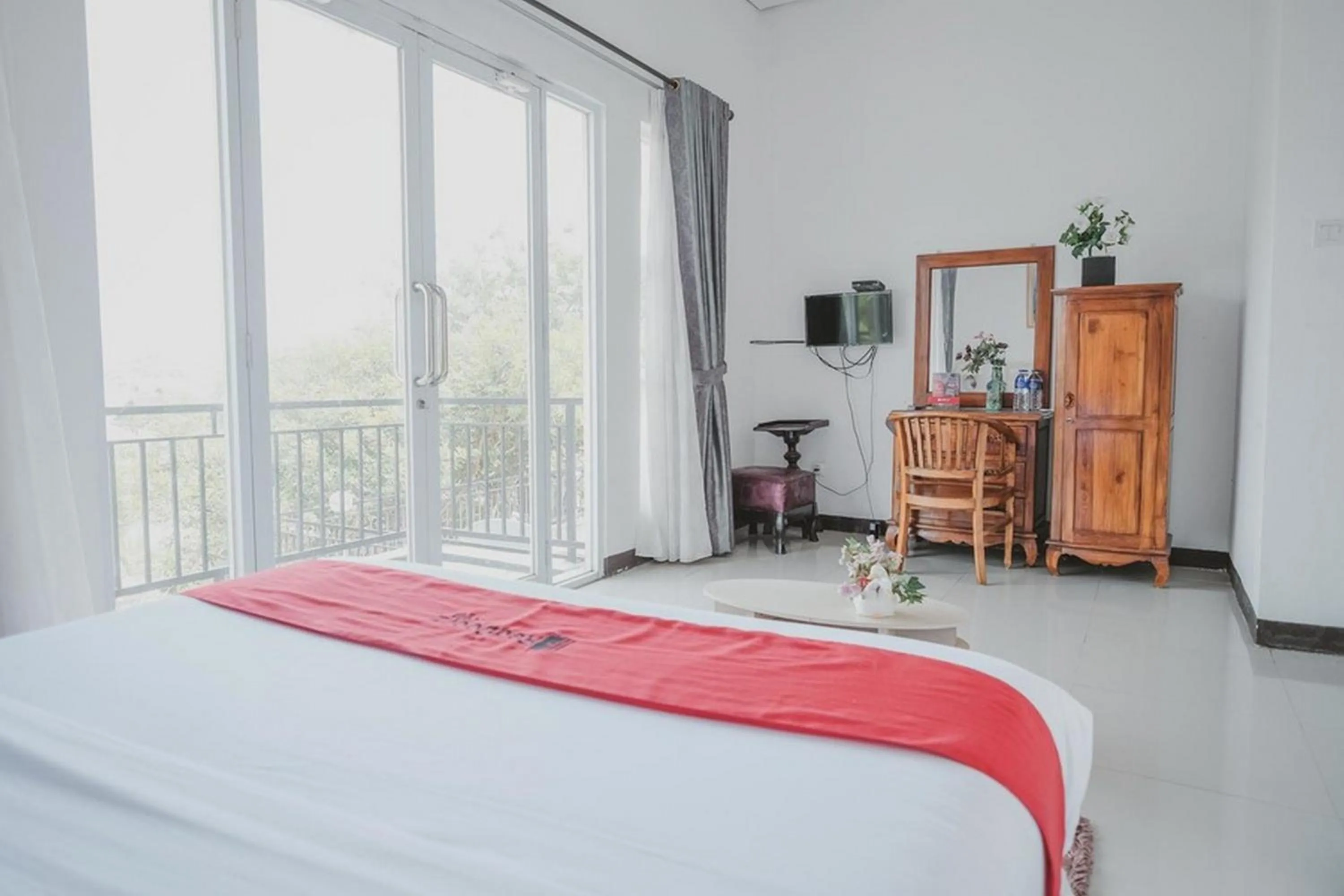 Photo of the whole room, Bed in RedDoorz Syariah At Lampung Walk