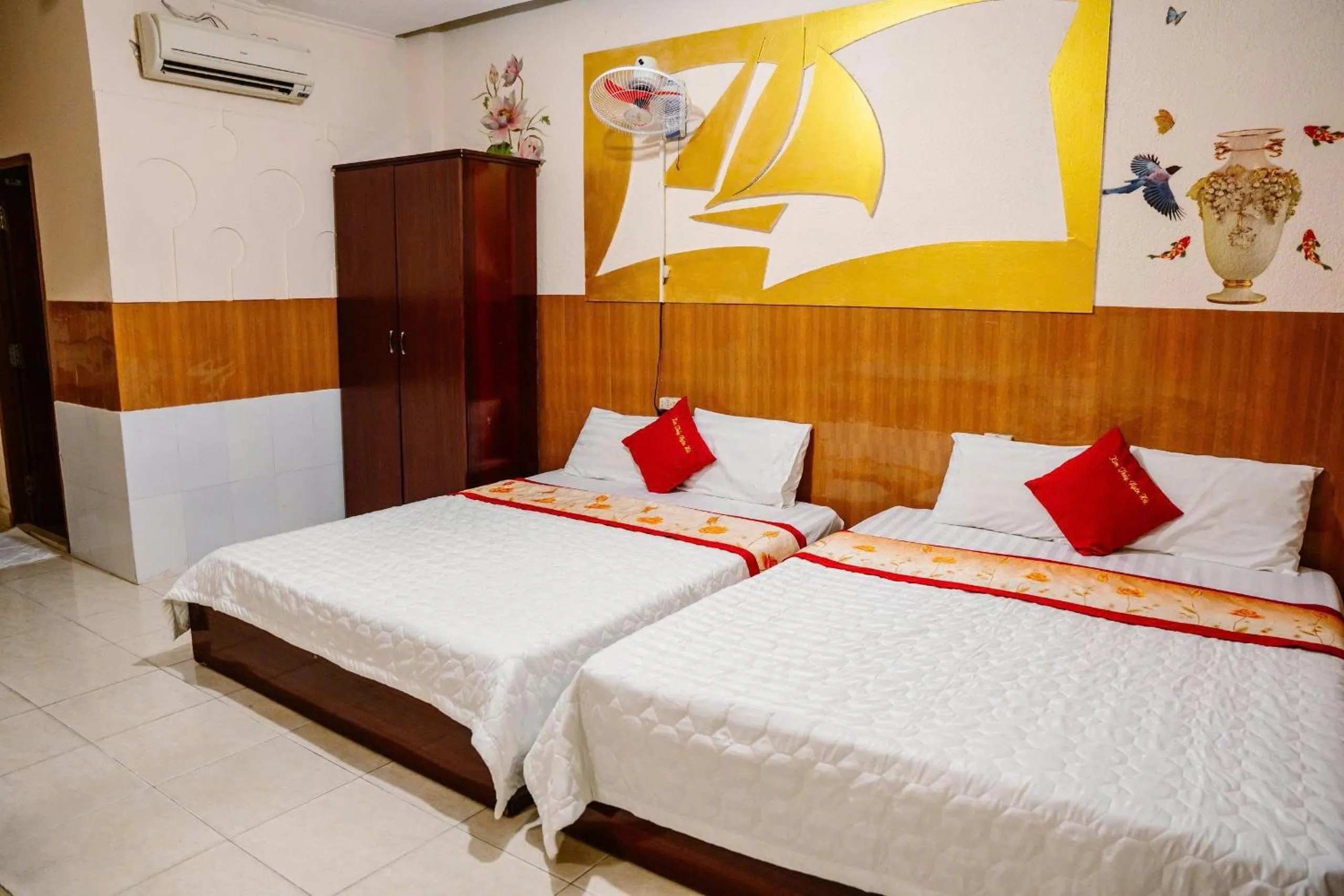 air conditioner, Bed in Kim Thuy Hotel