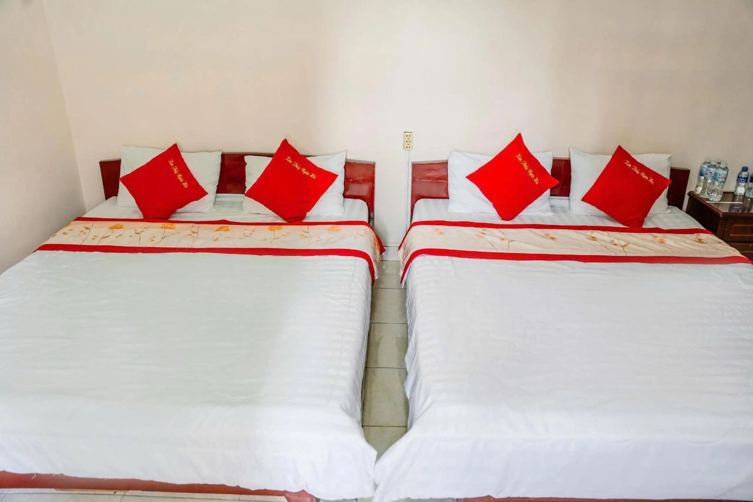 Photo of the whole room, Bed in Kim Thuy Hotel