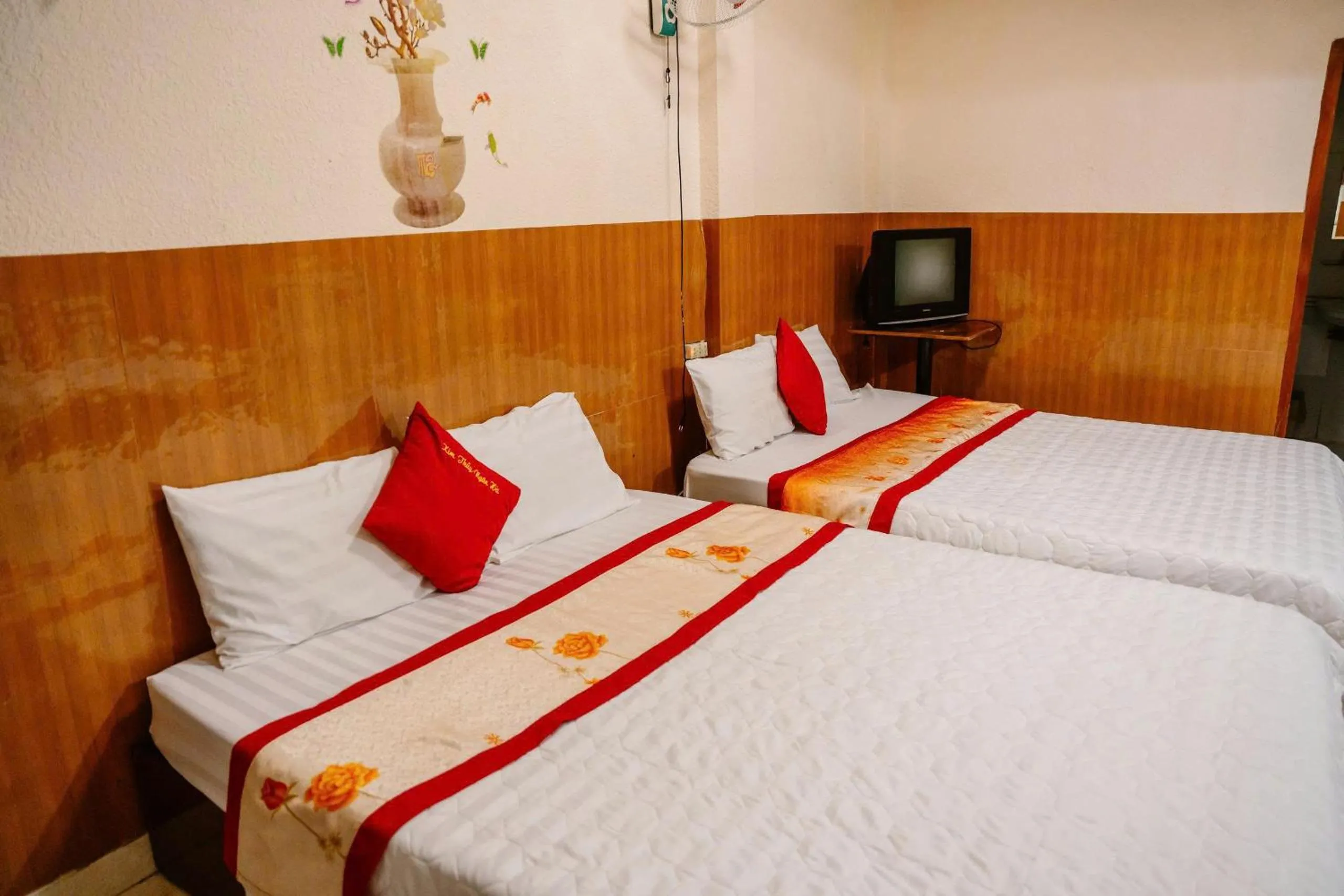 Bed in Kim Thuy Hotel