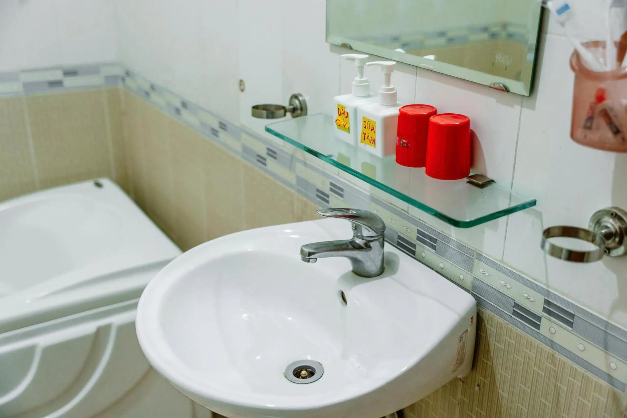 Toilet in Kim Thuy Hotel