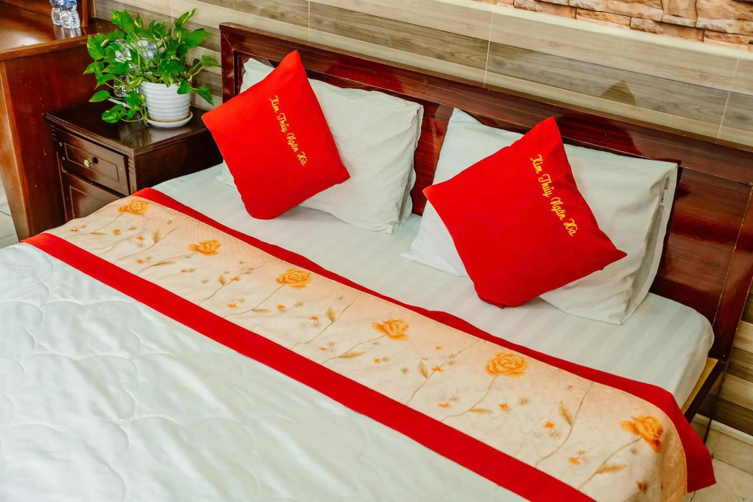 Bed in Kim Thuy Hotel