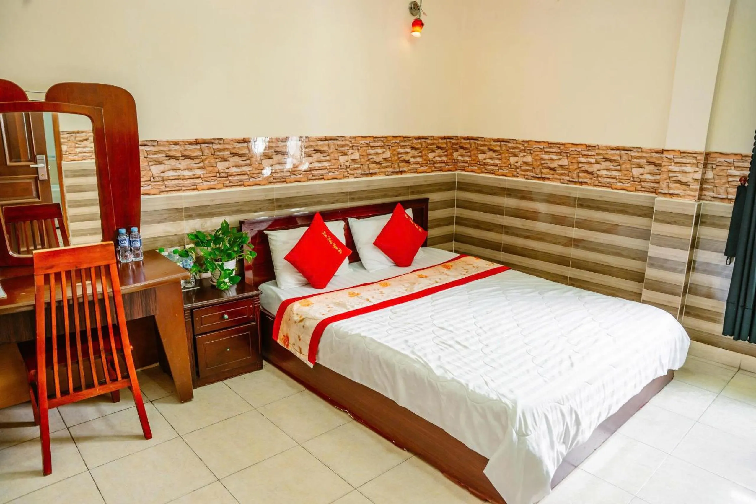 Bed in Kim Thuy Hotel