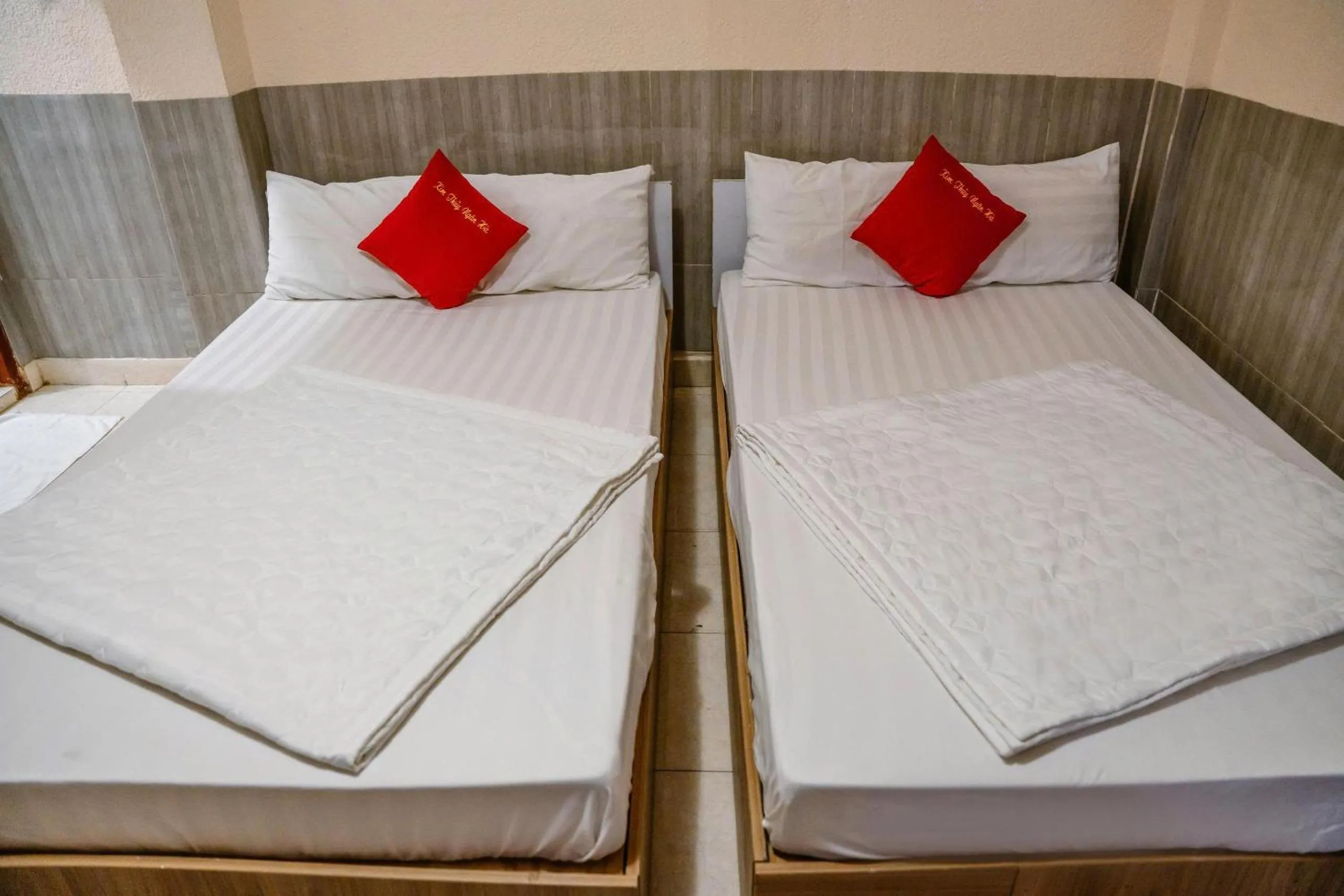 Bed in Kim Thuy Hotel