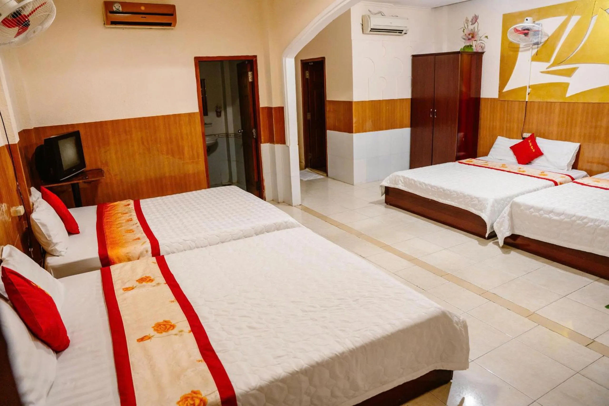 Bedroom, Bed in Kim Thuy Hotel