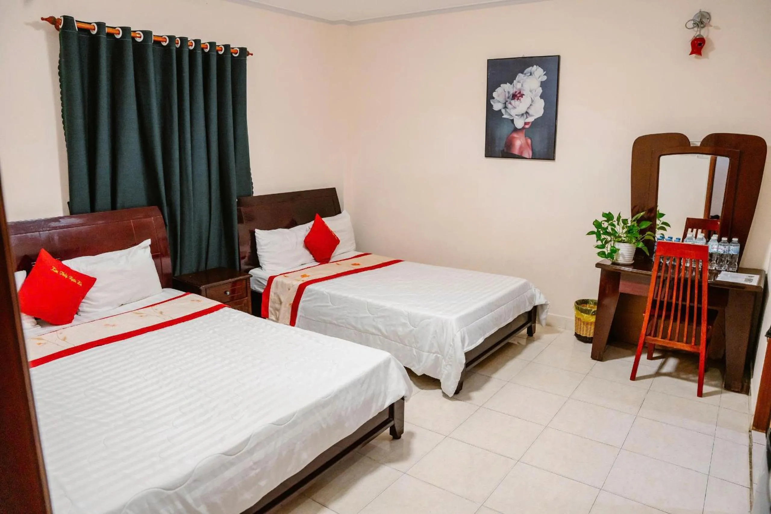 Photo of the whole room, Bed in Kim Thuy Hotel