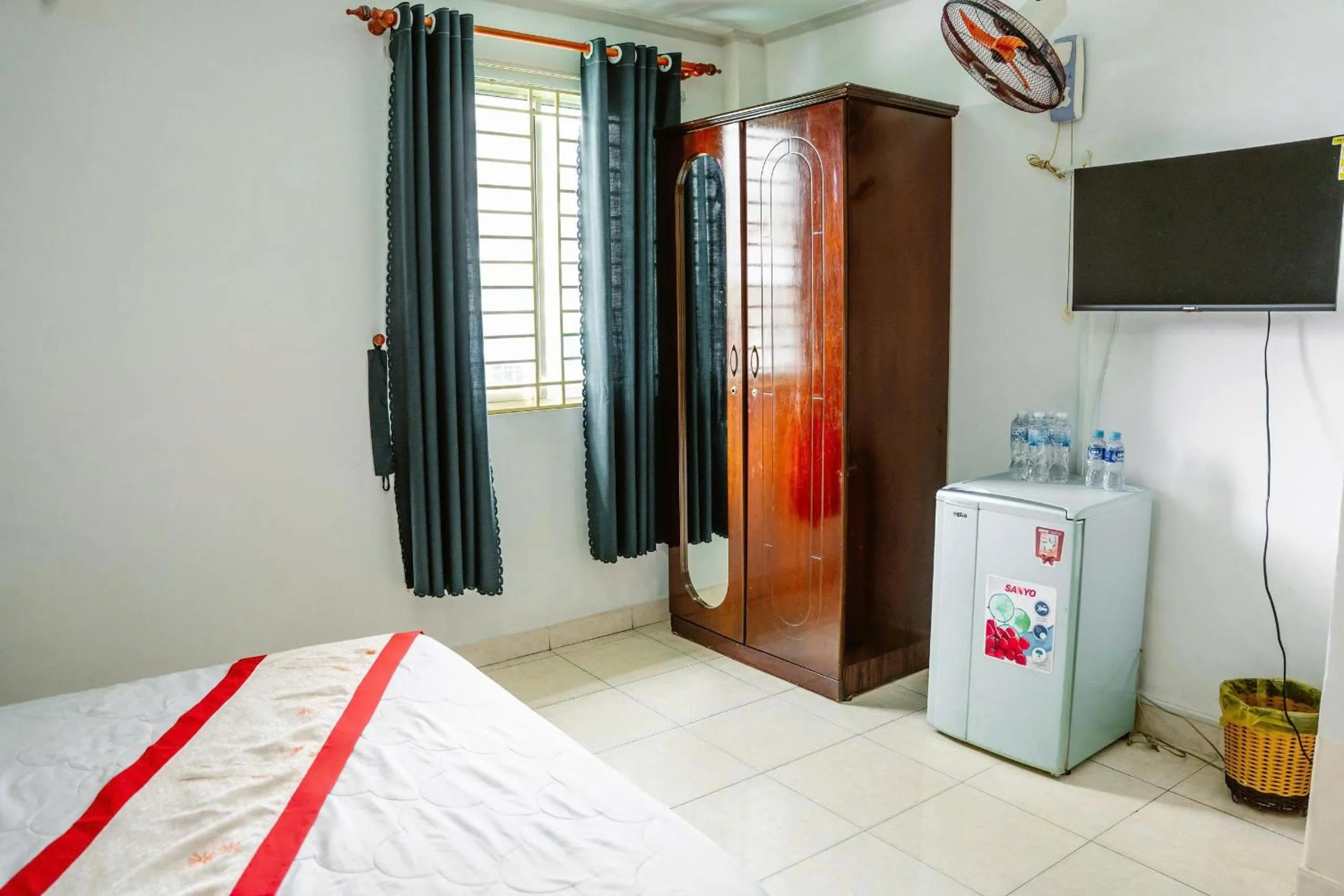 TV and multimedia, Bed in Kim Thuy Hotel