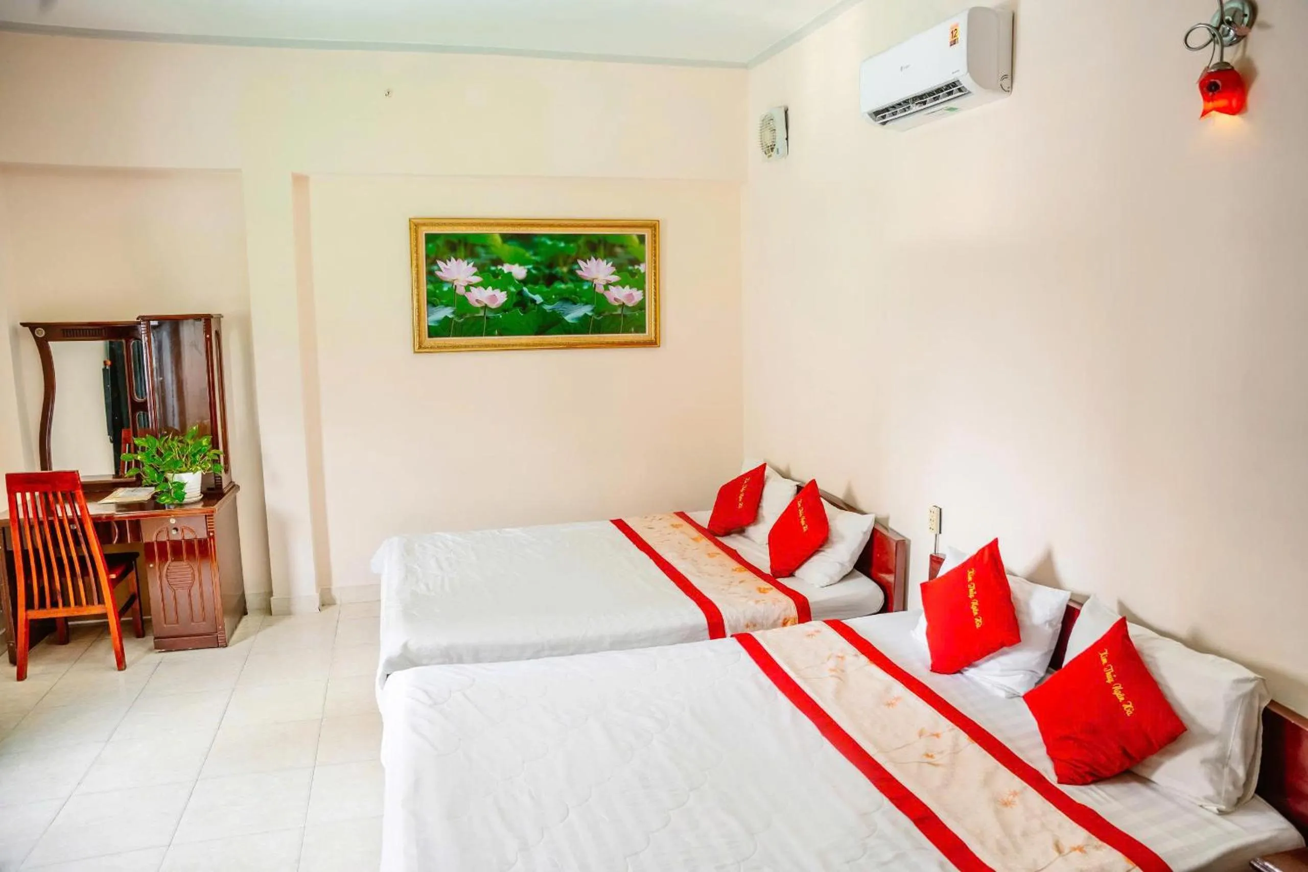 Bed in Kim Thuy Hotel