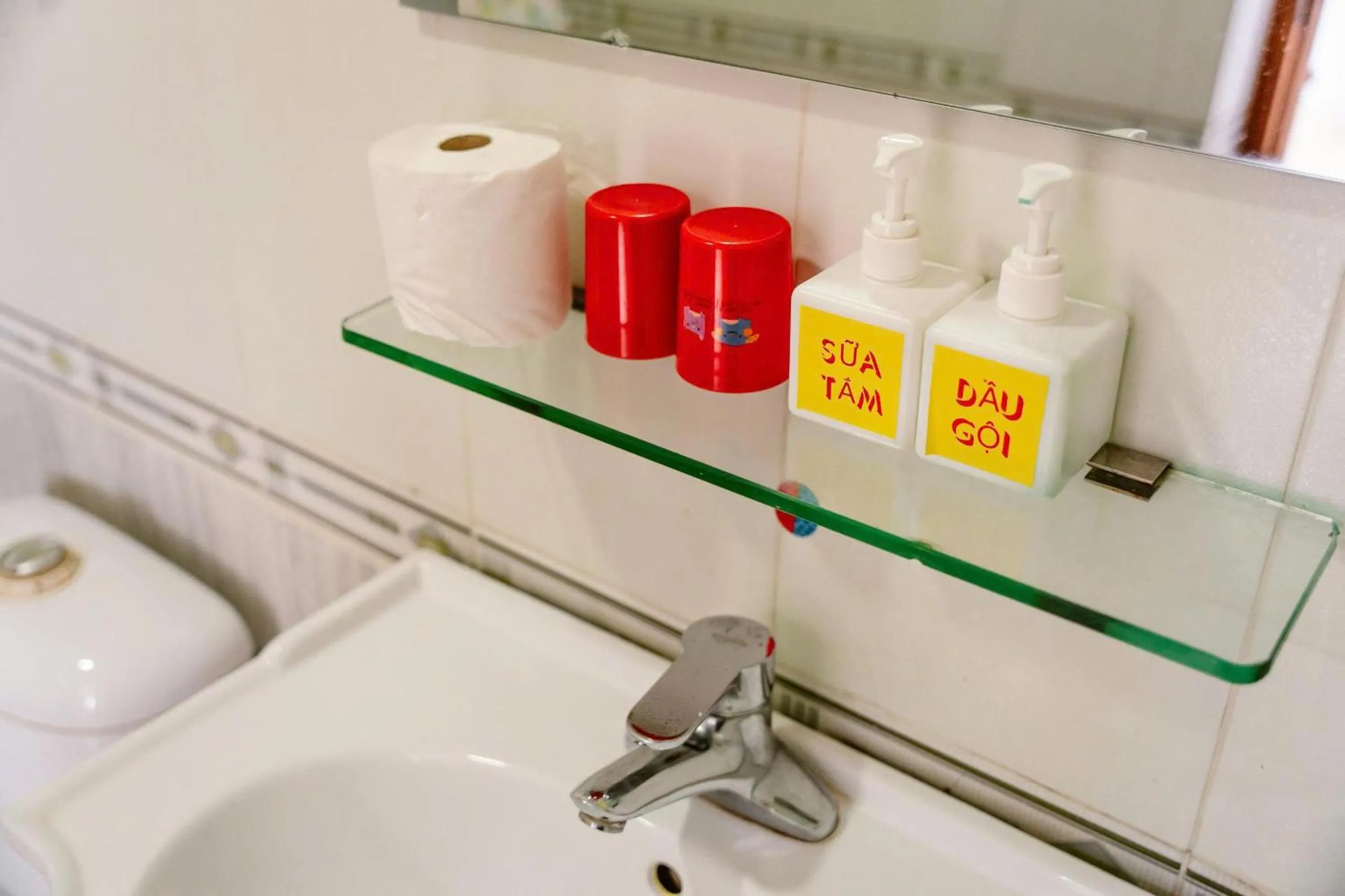 Bathroom in Kim Thuy Hotel