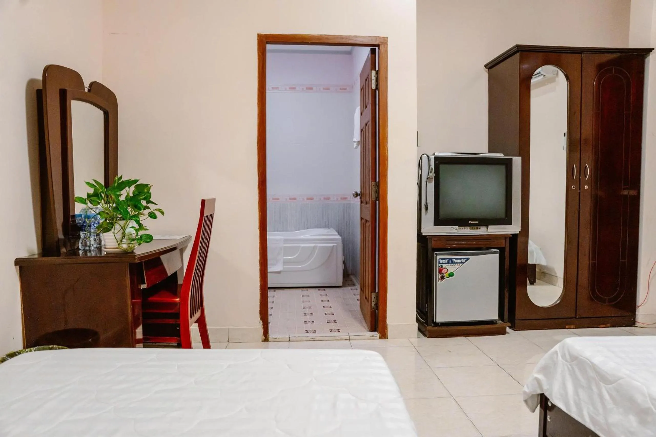 Photo of the whole room, Bed in Kim Thuy Hotel