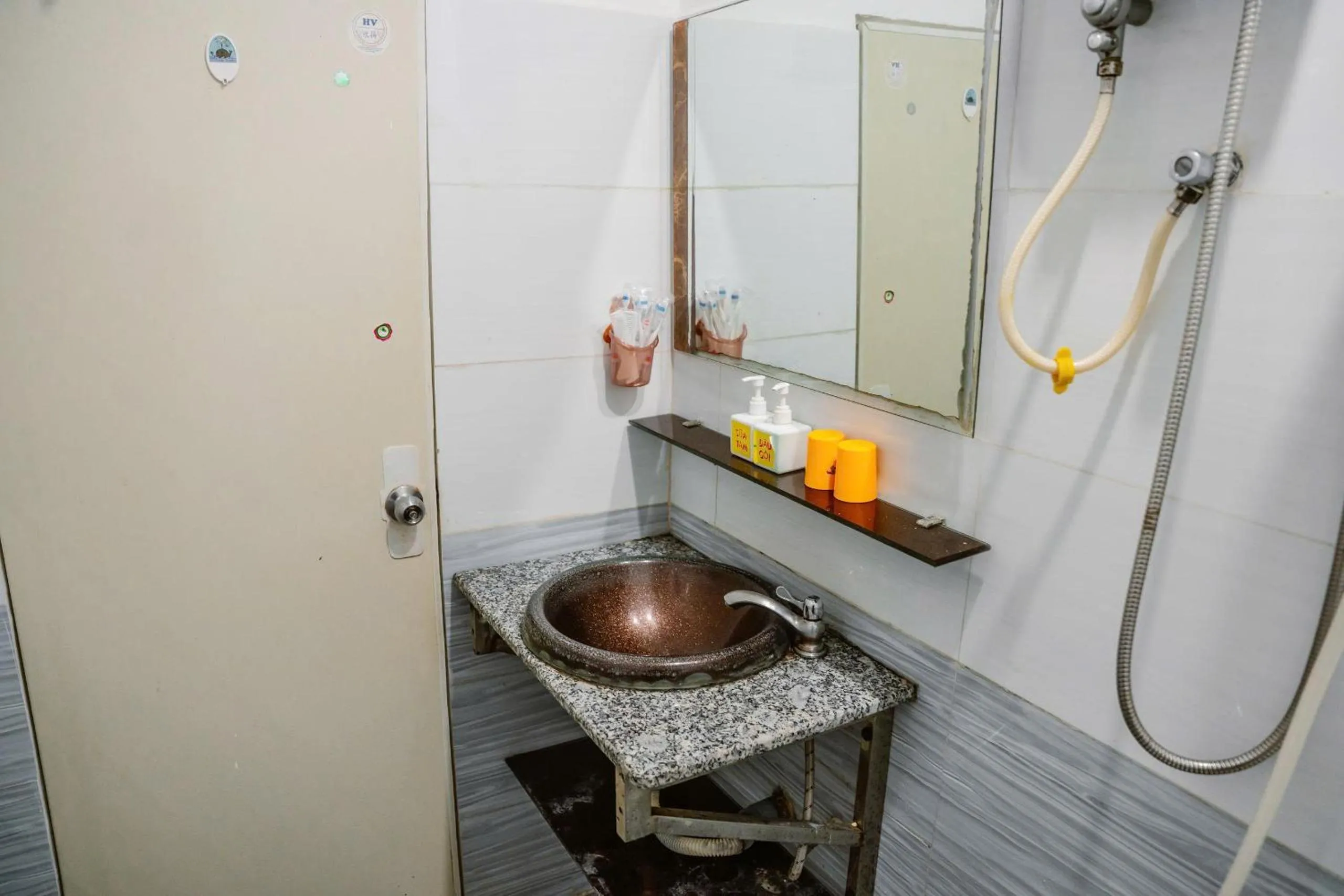 Bathroom in Kim Thuy Hotel