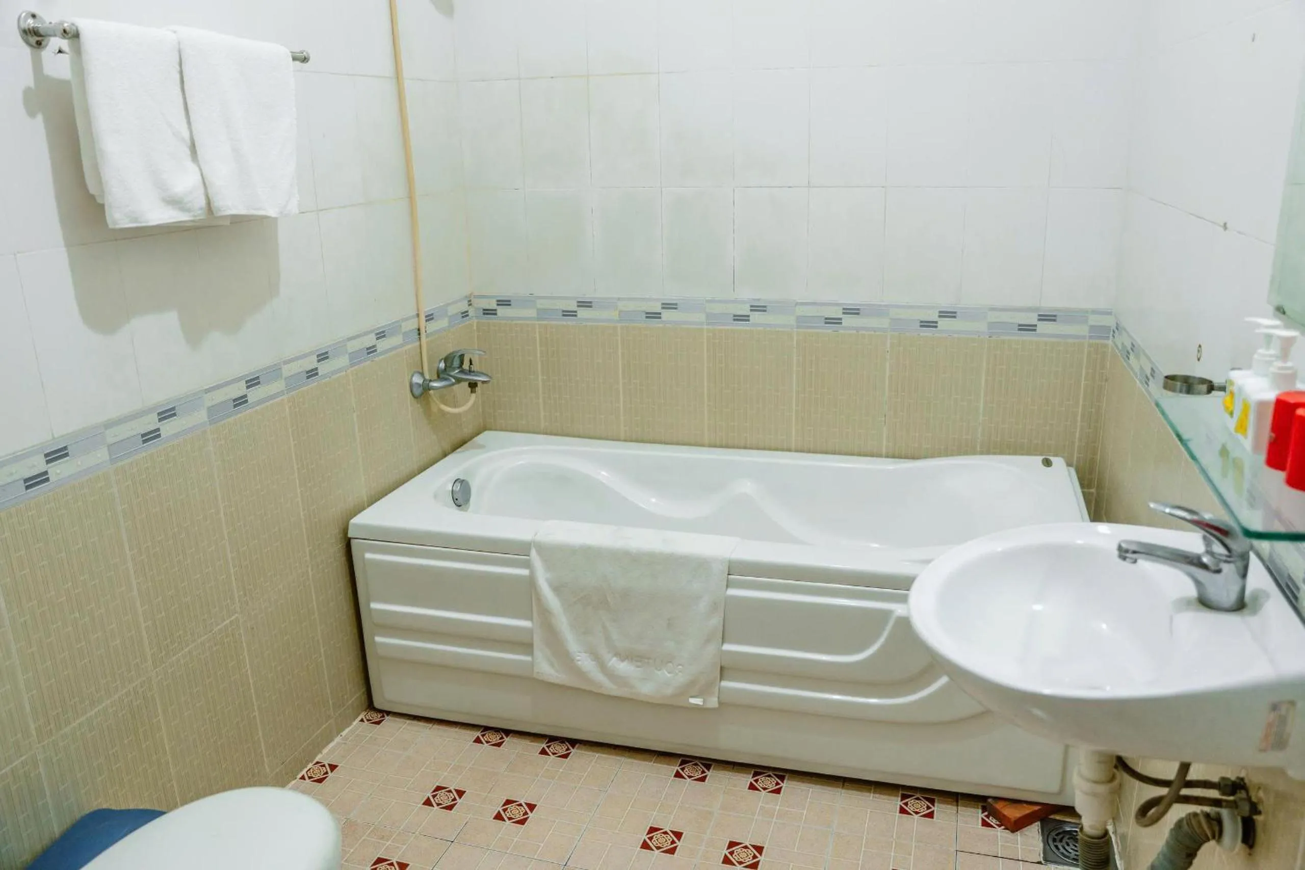 Bathroom in Kim Thuy Hotel