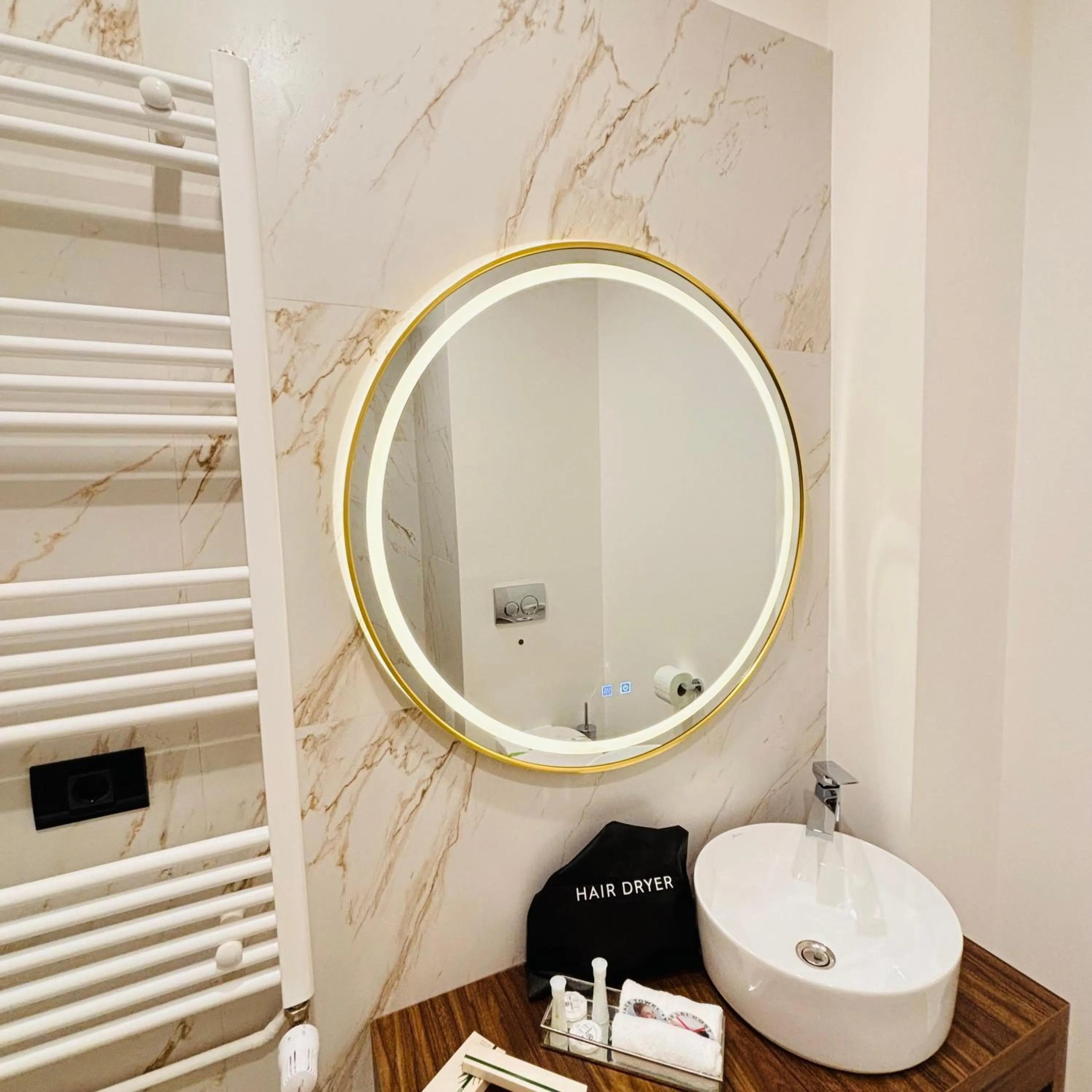 Shower in Hotel Clipa