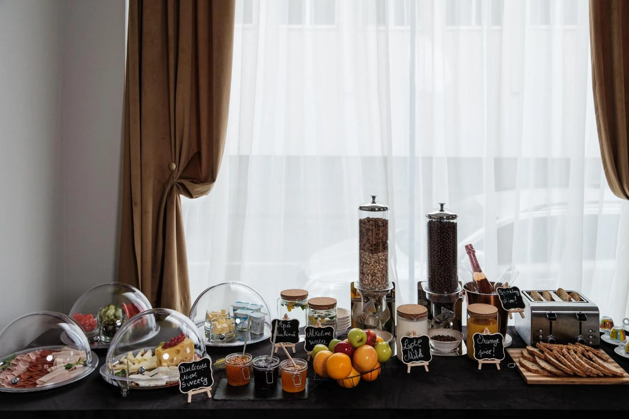 Buffet breakfast in Hotel Clipa