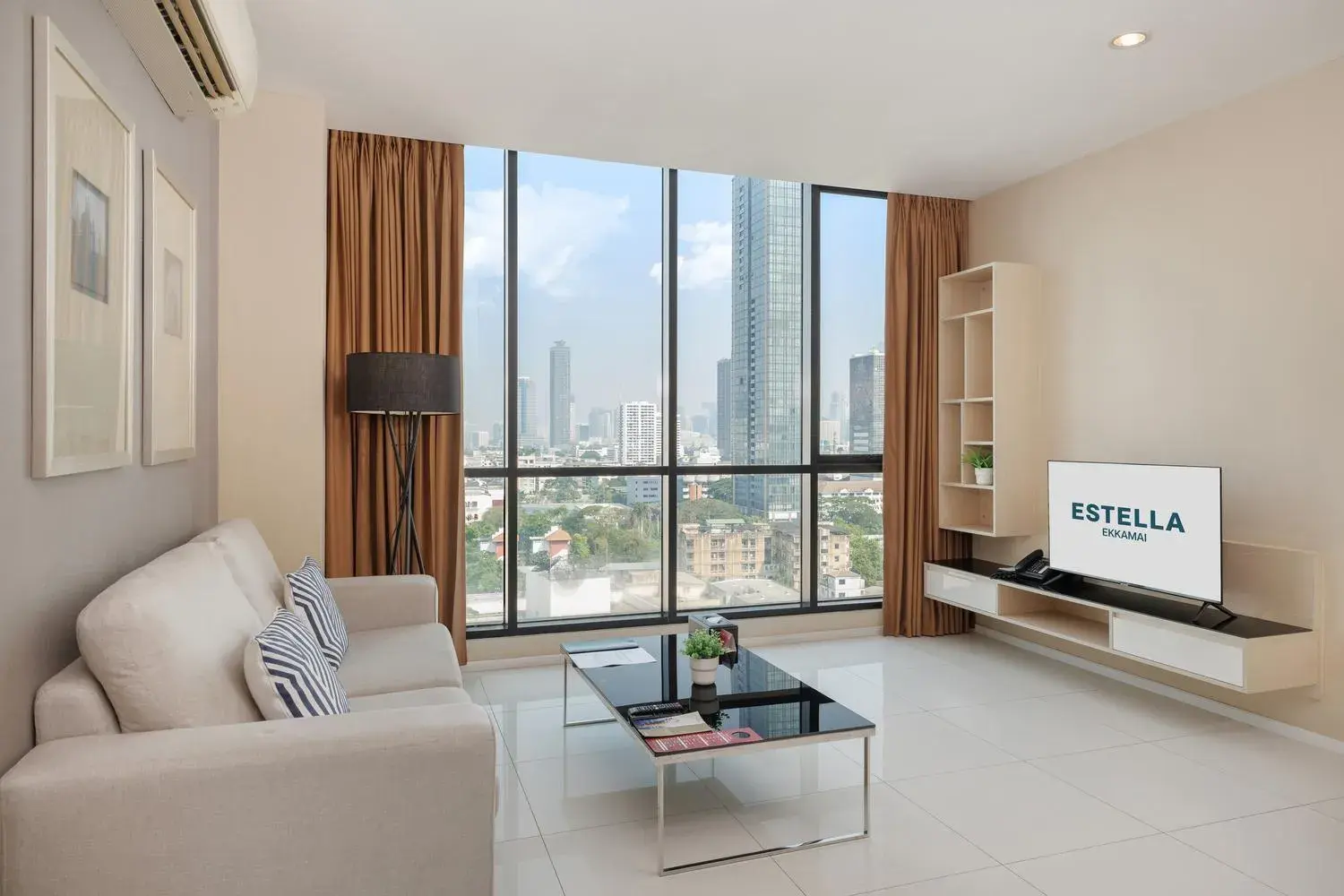 Living room in Estella Ekkamai Living room in Estella Ekkamai