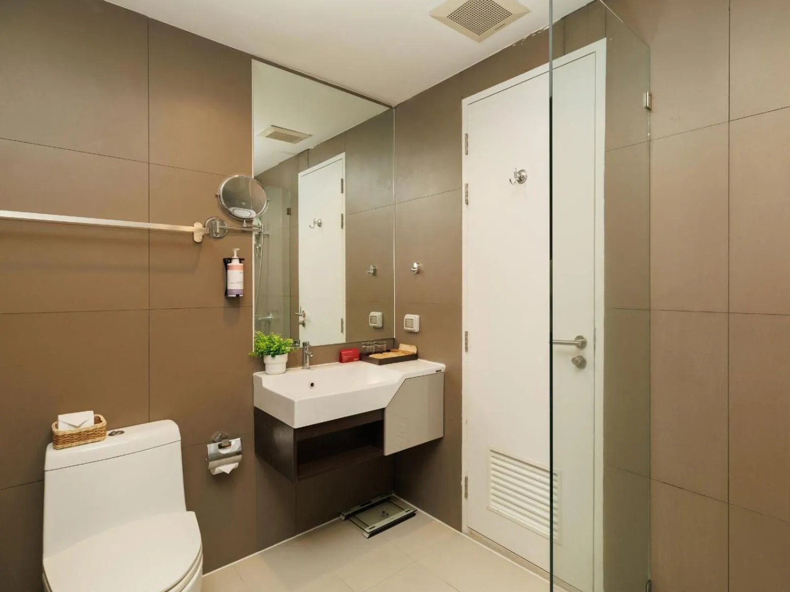 Bathroom in Estella Ekkamai