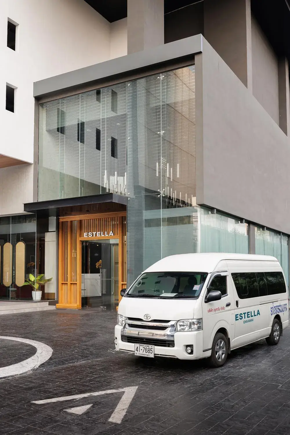 Property building in Estella Ekkamai Property building in Estella Ekkamai