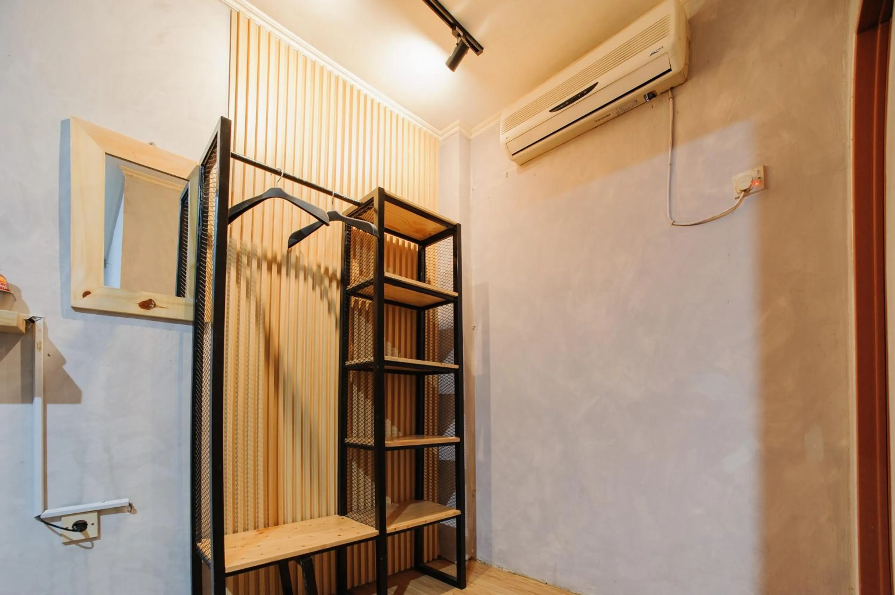 wardrobe in RedDoorz Plus @ Jalan Raden Intan Lampung