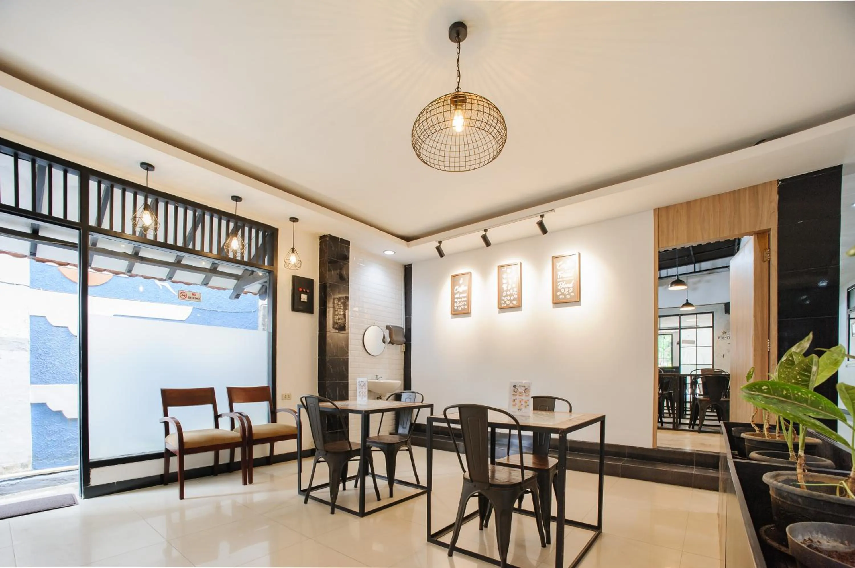 Seating area in RedDoorz Plus @ Jalan Raden Intan Lampung