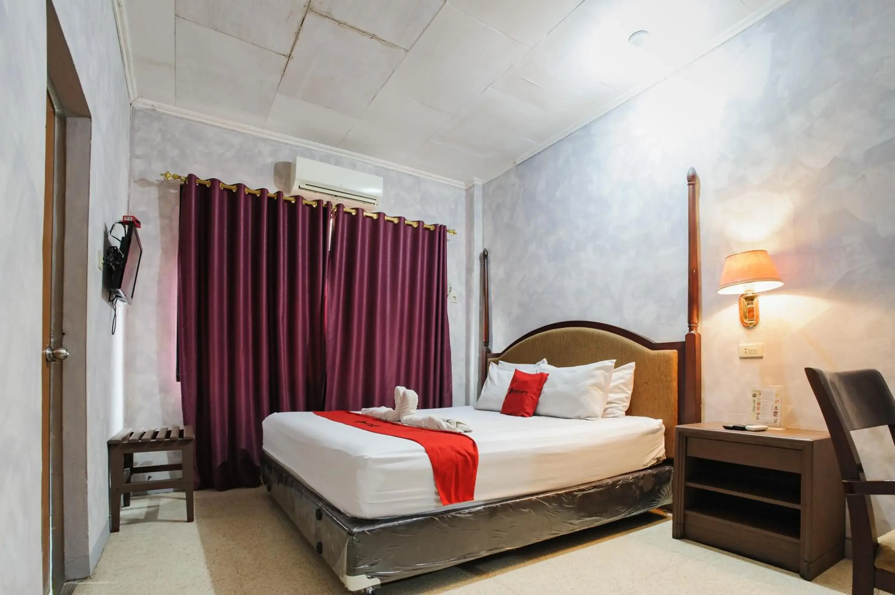 Bedroom, Bed in RedDoorz Plus @ Jalan Raden Intan Lampung Bedroom, Bed in RedDoorz Plus @ Jalan Raden Intan Lampung
