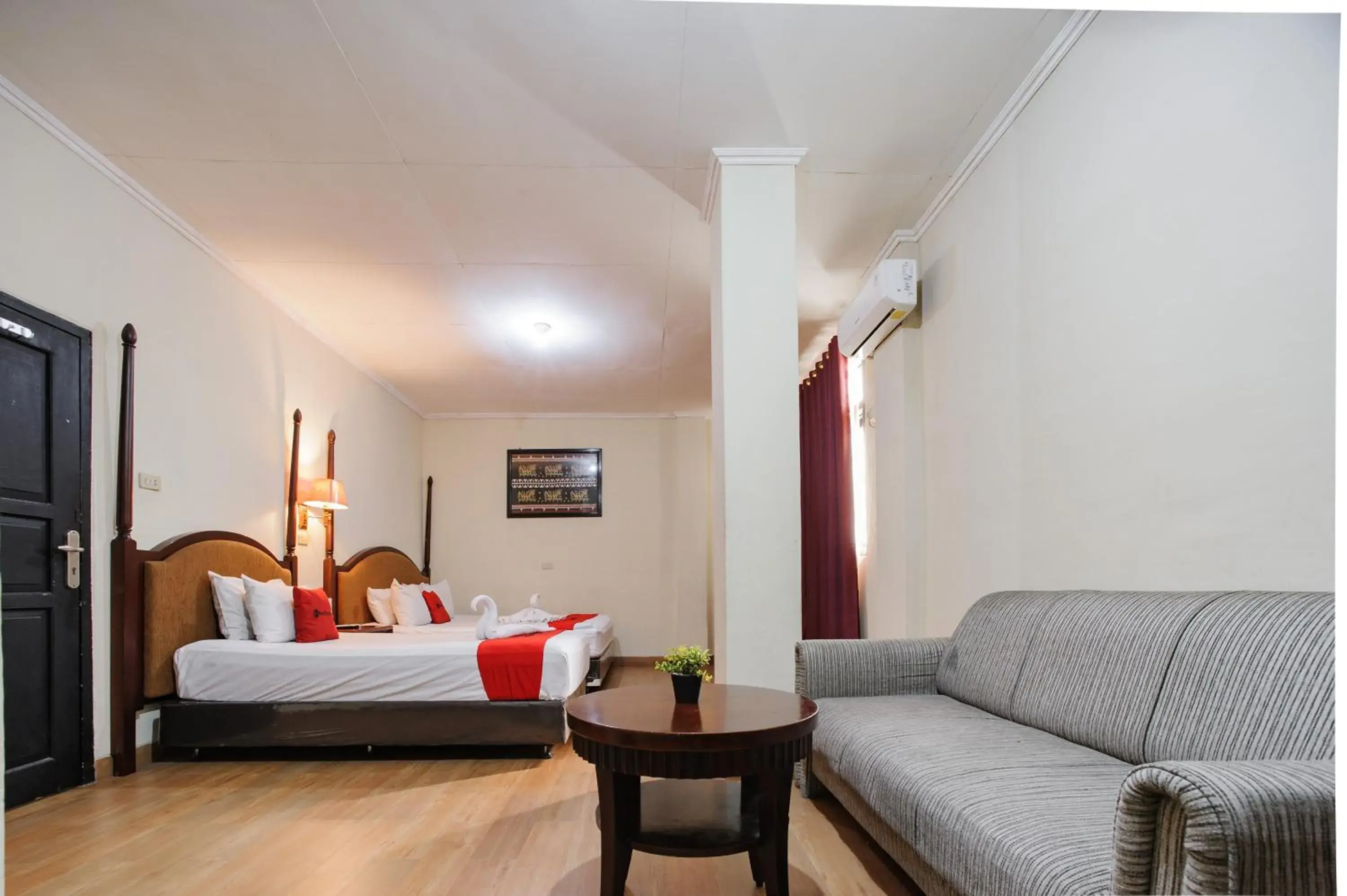 Bedroom, Bed in RedDoorz Plus @ Jalan Raden Intan Lampung Bedroom, Bed in RedDoorz Plus @ Jalan Raden Intan Lampung