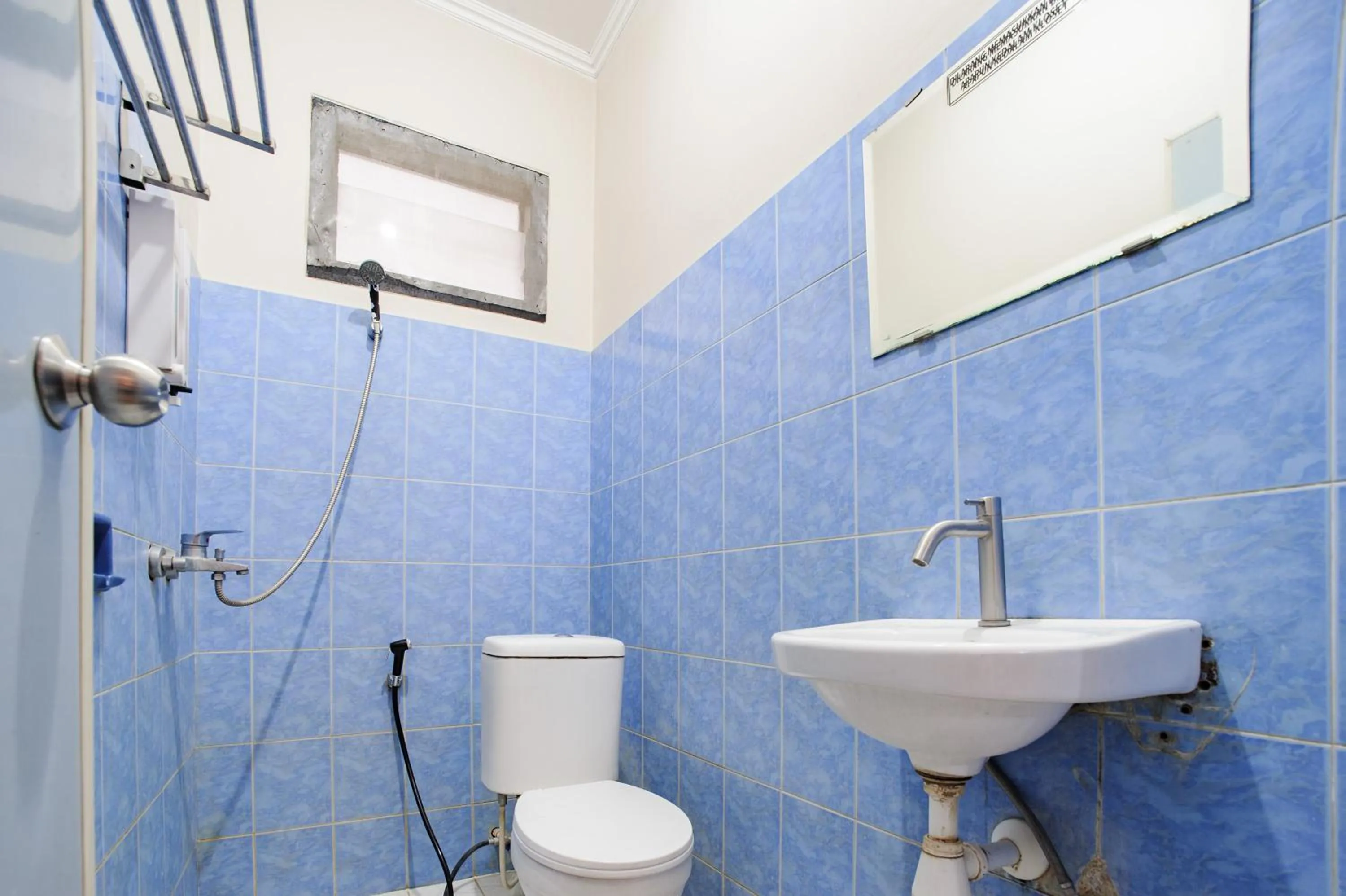 Bathroom in RedDoorz Plus @ Jalan Raden Intan Lampung