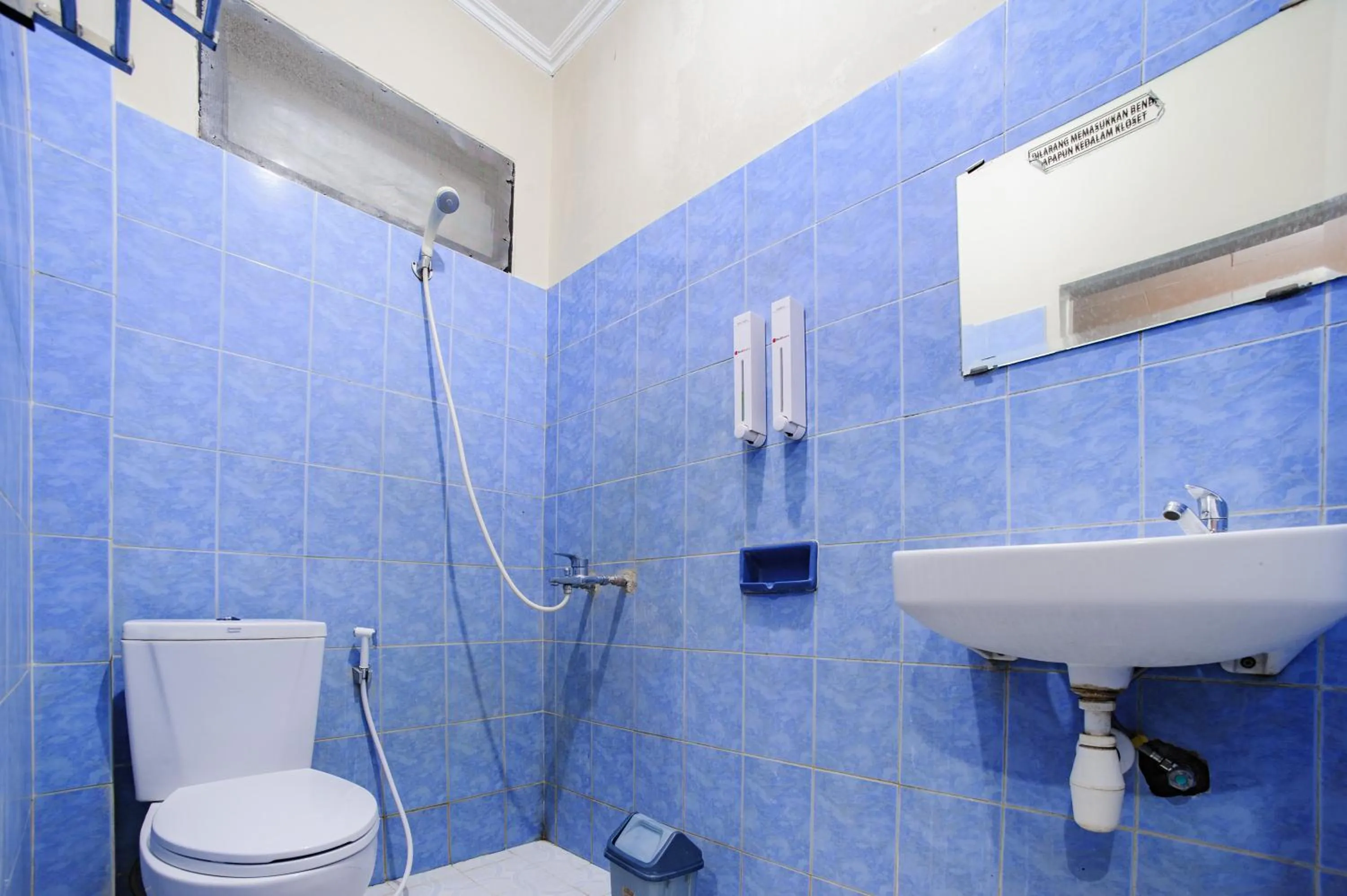 Bathroom in RedDoorz Plus @ Jalan Raden Intan Lampung