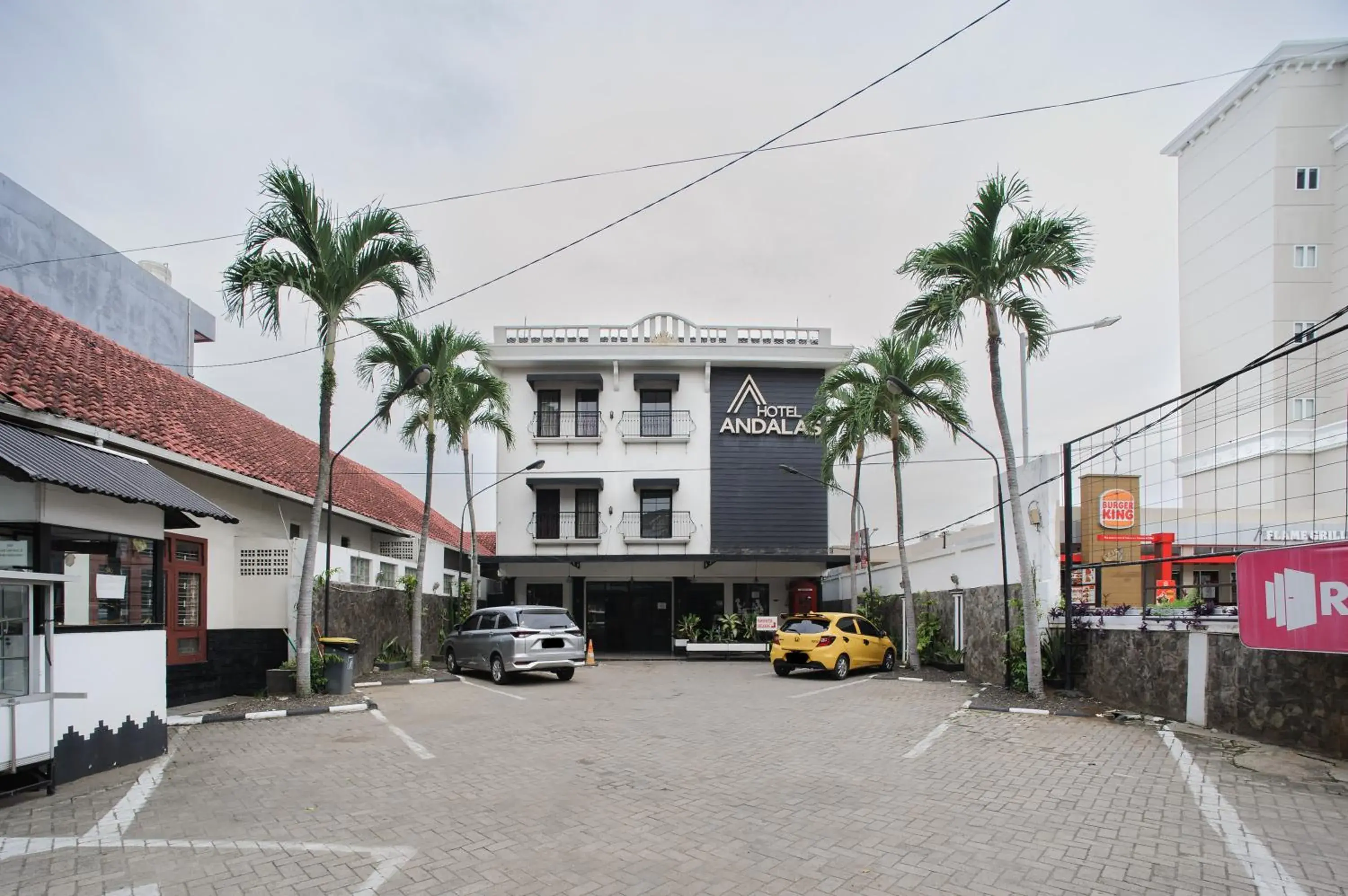 Property building in RedDoorz Plus @ Jalan Raden Intan Lampung Property building in RedDoorz Plus @ Jalan Raden Intan Lampung
