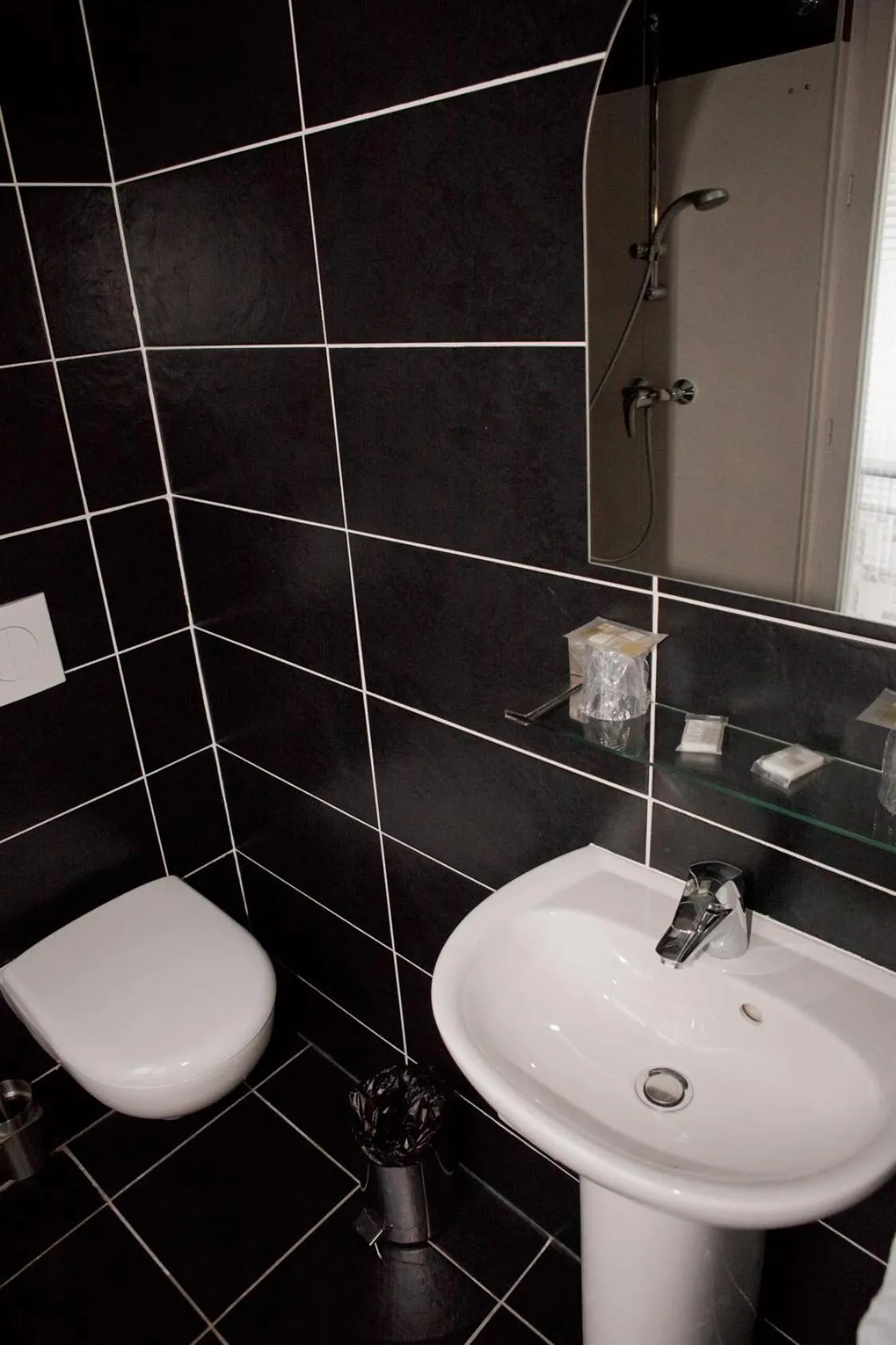 Bathroom in Royal Wagram