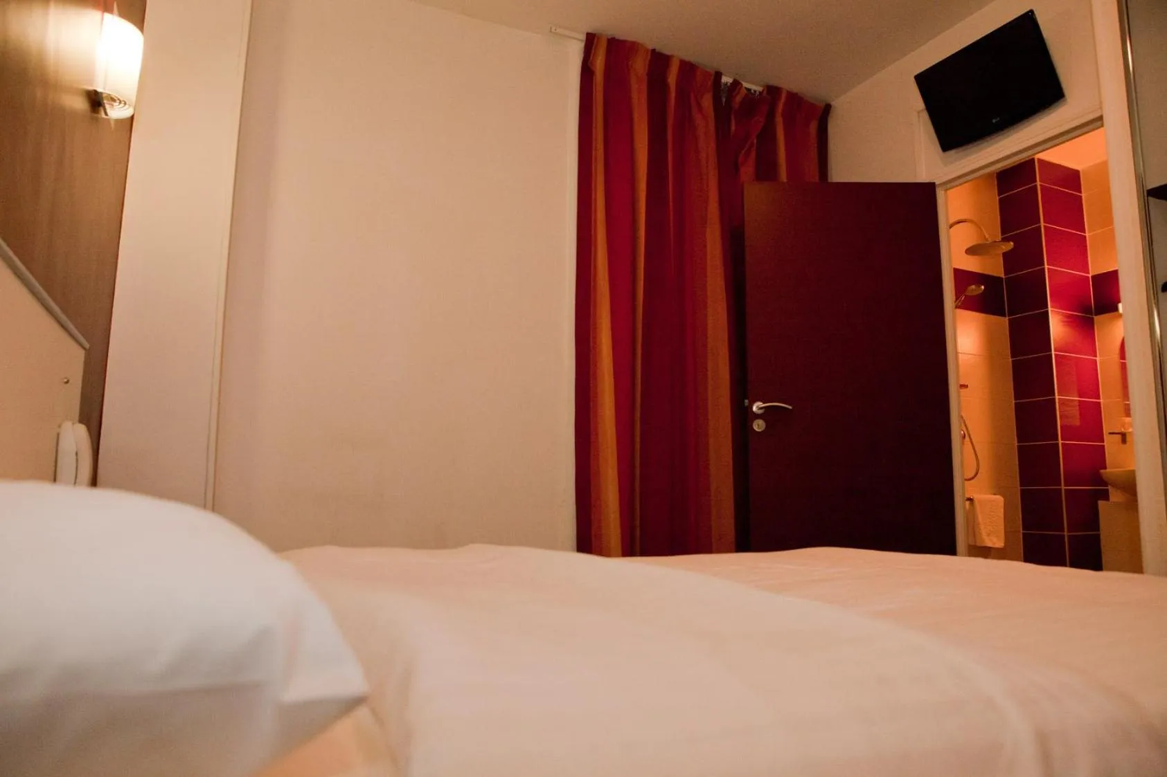 TV and multimedia, Bed in Royal Wagram