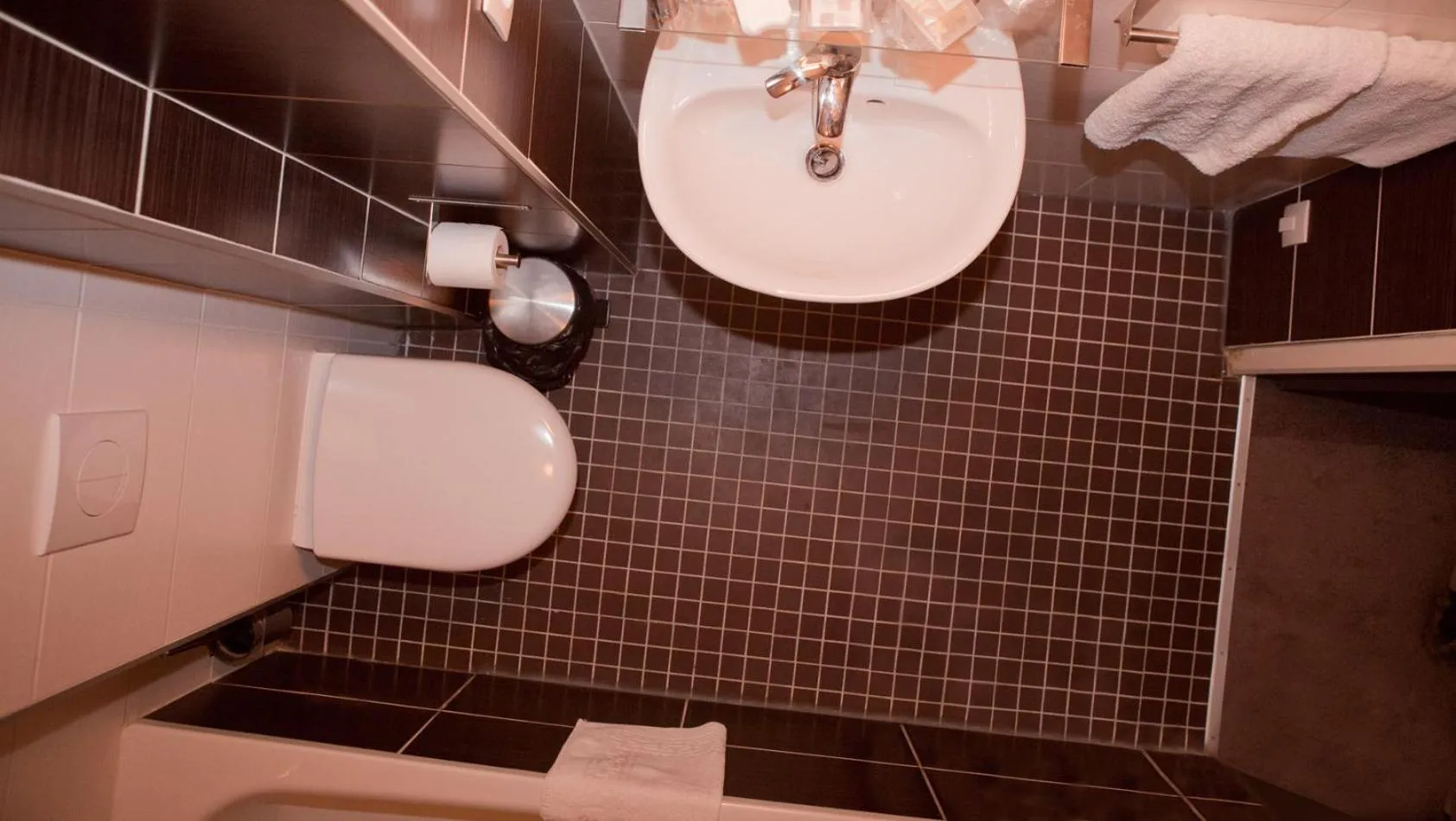 Bathroom in Royal Wagram