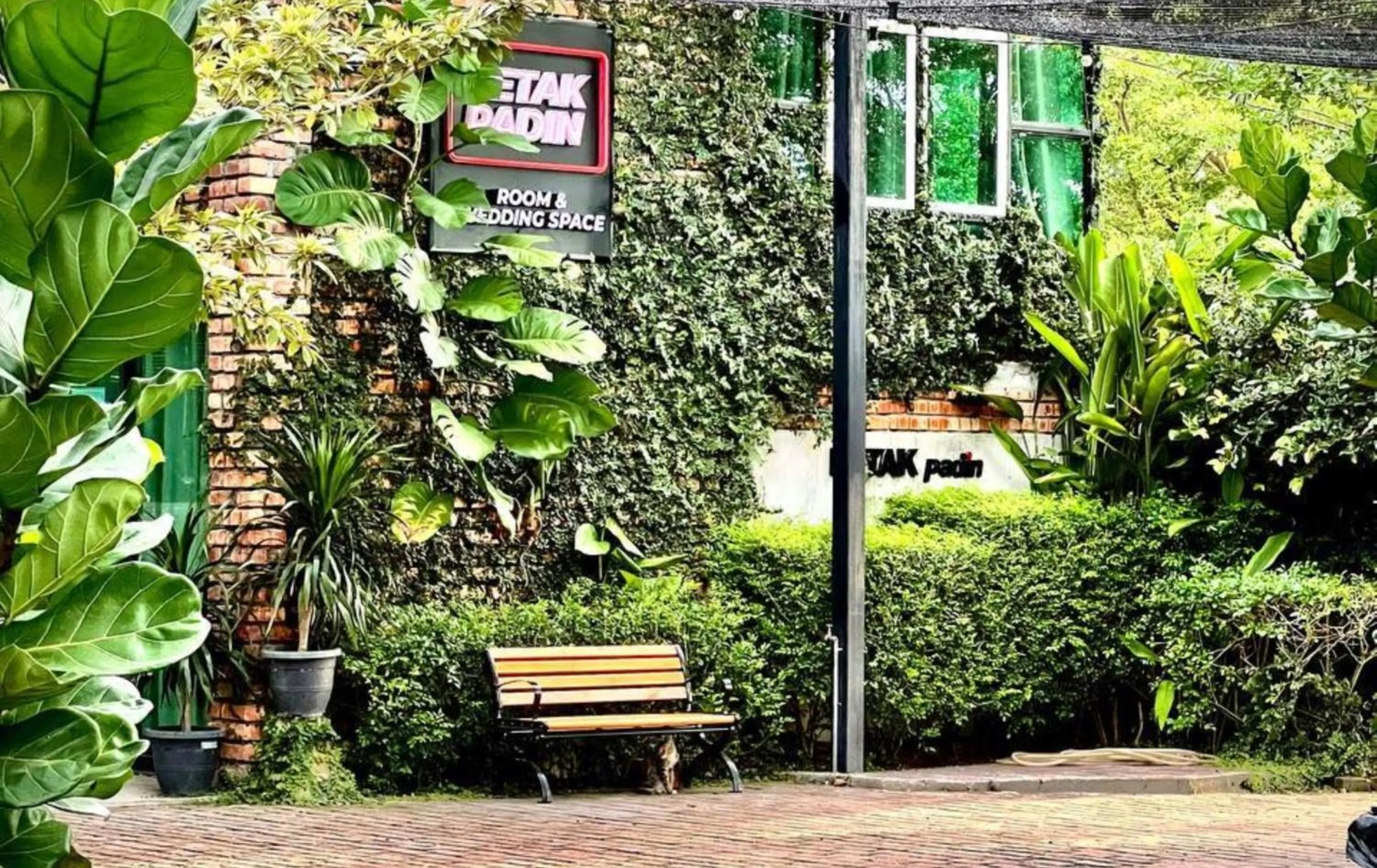 Garden in Petak Padin Cottage by The Pool, Kepala Batas Penang