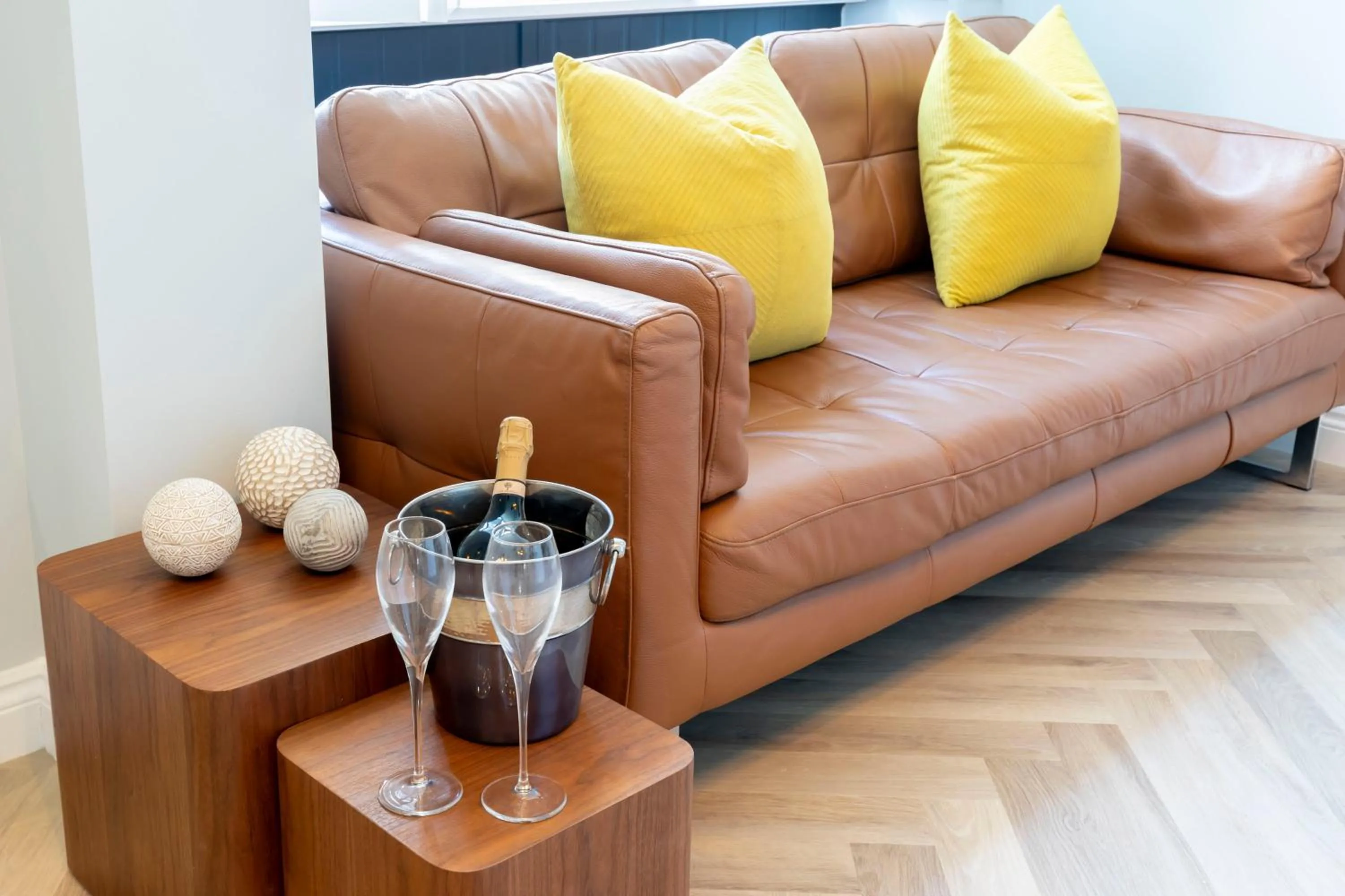 Living room in Elliot Oliver - Stylish 2 Bedroom Town Centre Apartment