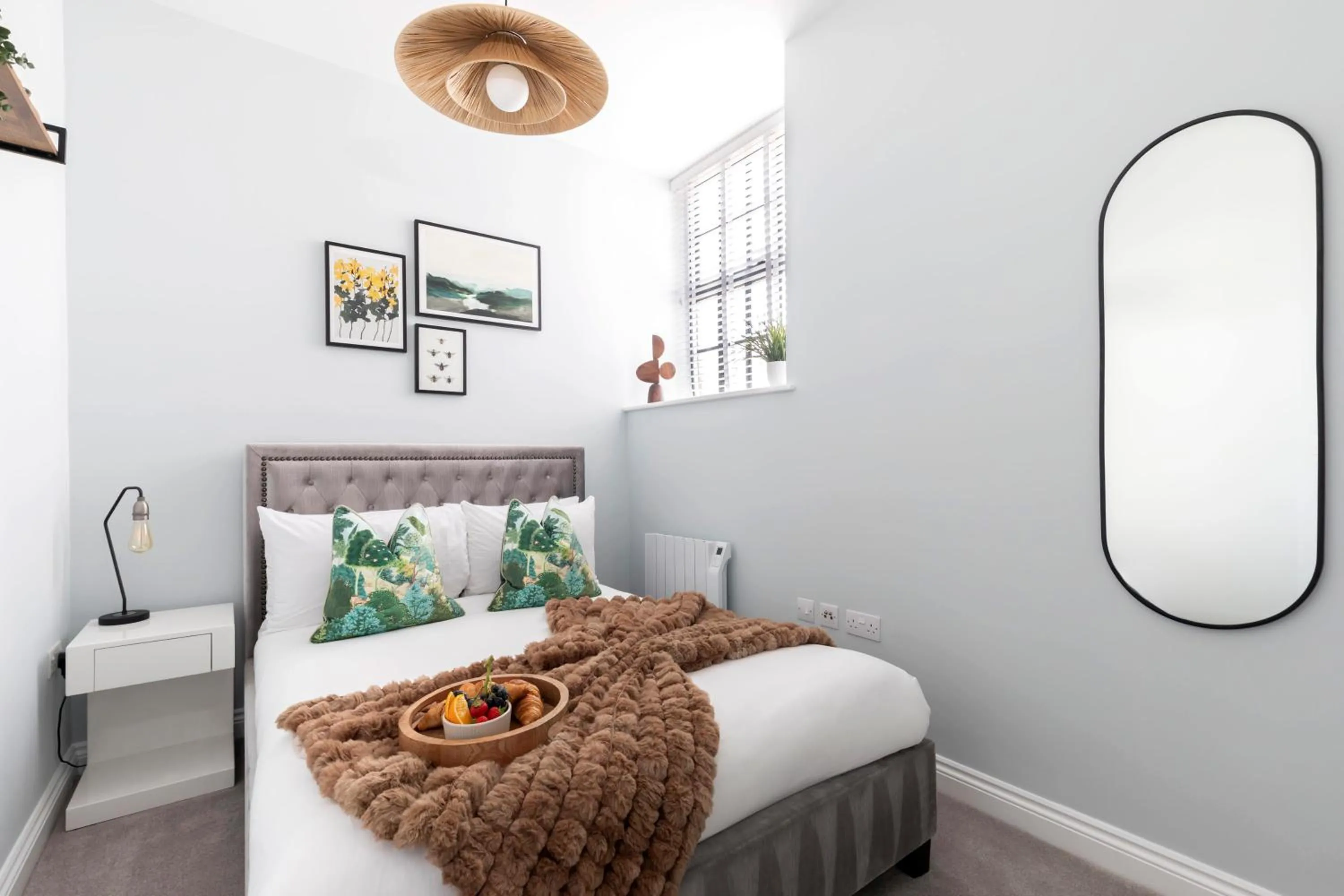 Bed in Elliot Oliver - Stylish 2 Bedroom Town Centre Apartment