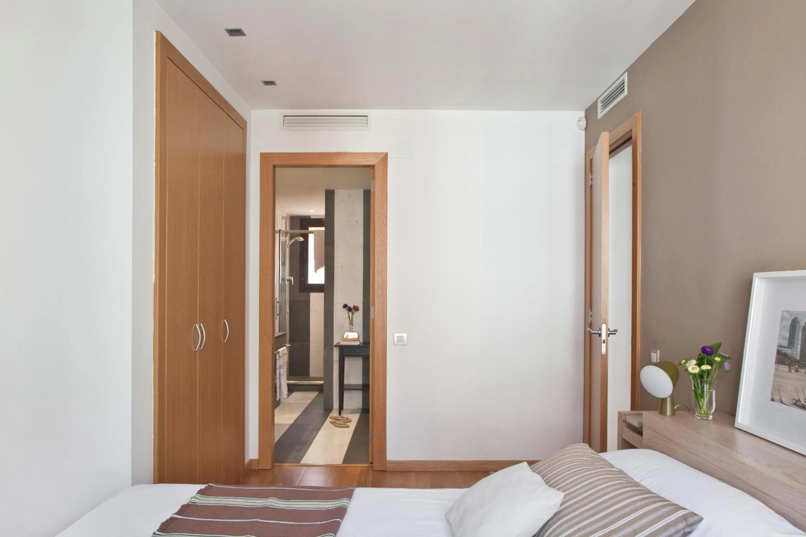Bed in AinB Sagrada Familia Apartments