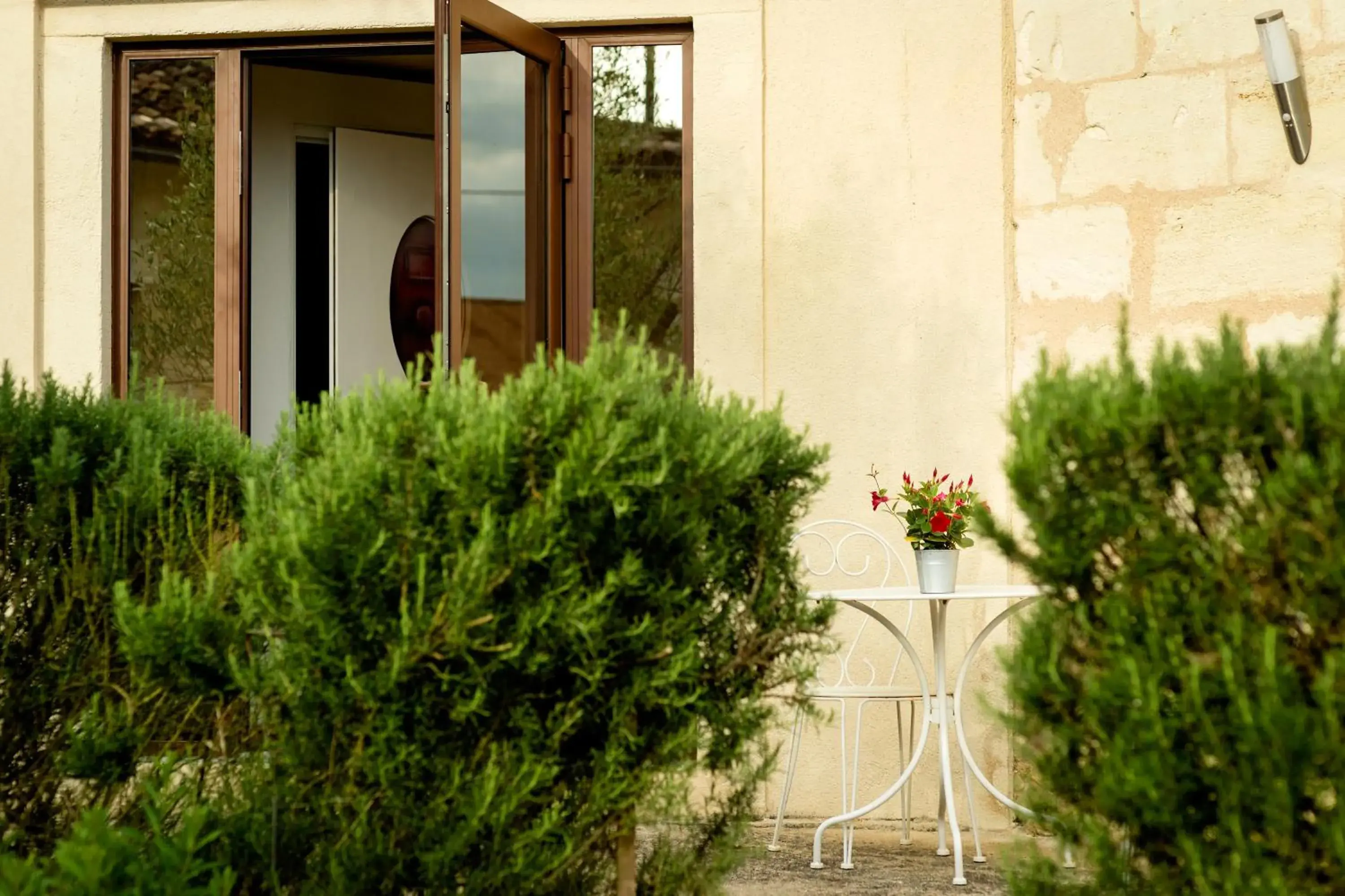 Garden view in Chateau La Mothe du Barry Garden view in Chateau La Mothe du Barry