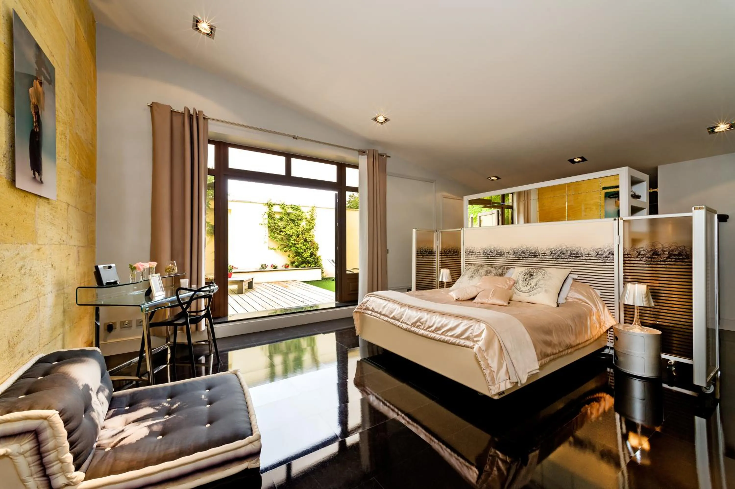 Photo of the whole room in Chateau La Mothe du Barry