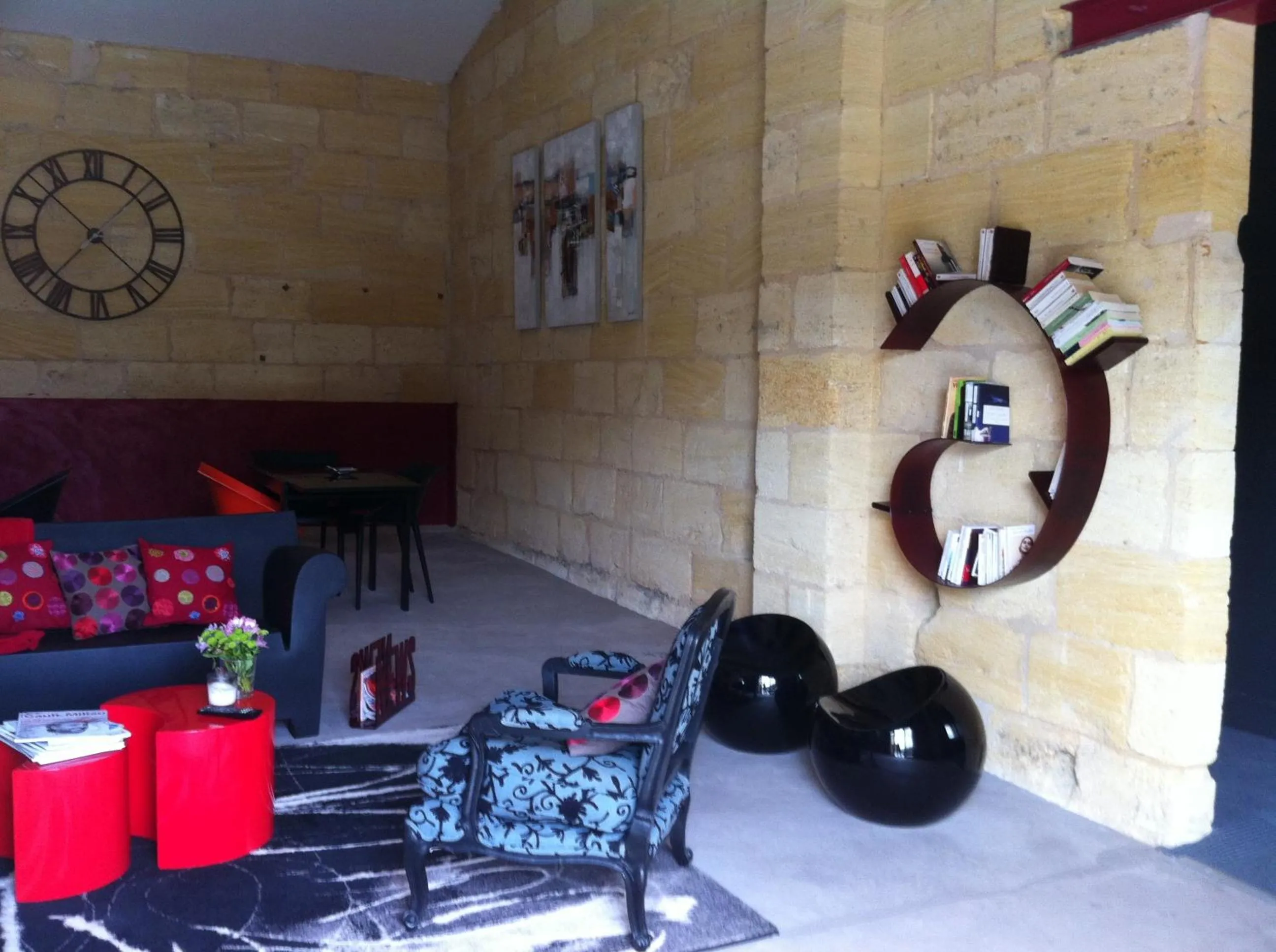 Lounge or bar in Chateau La Mothe du Barry