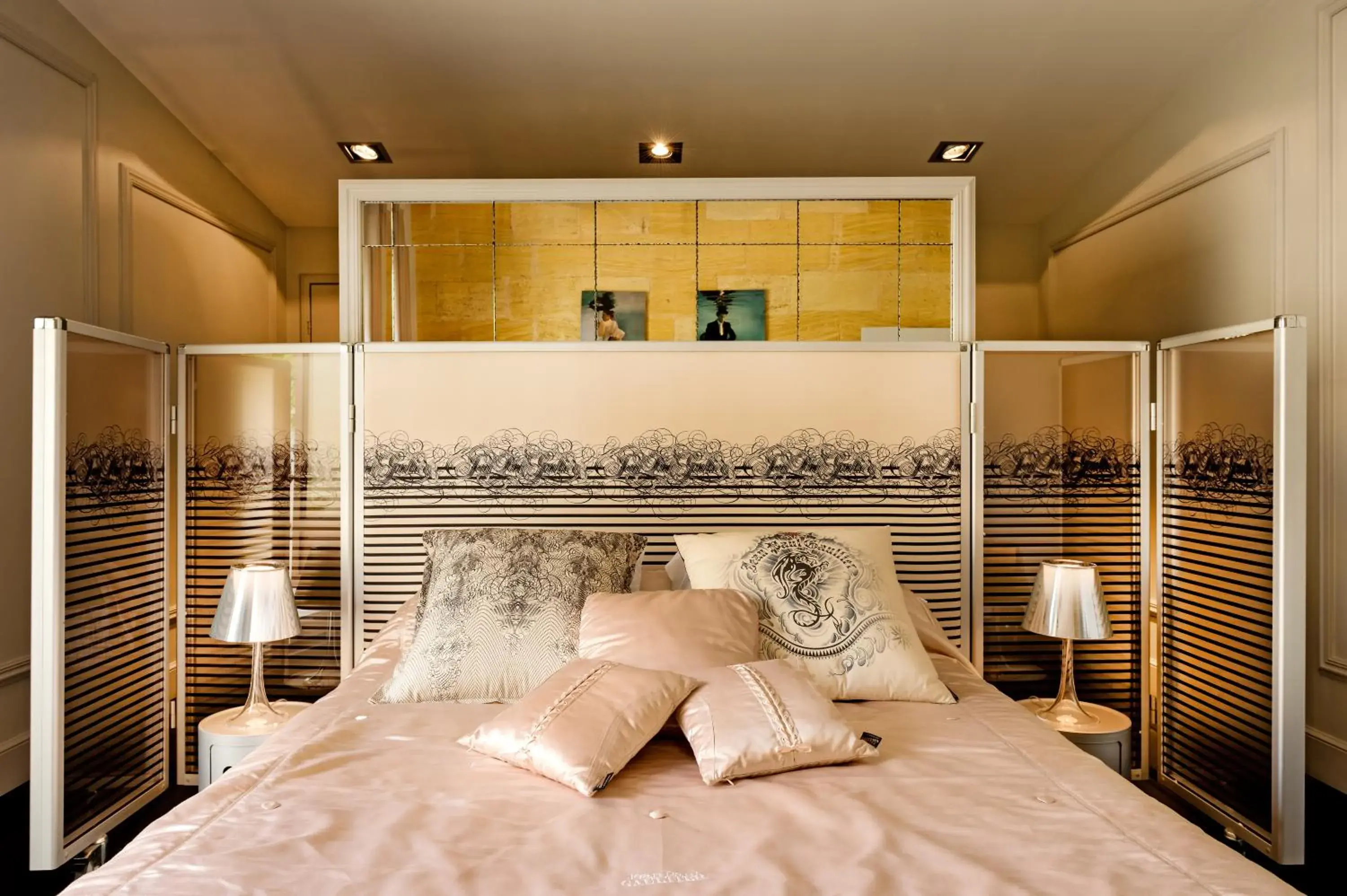 Bed in Chateau La Mothe du Barry Bed in Chateau La Mothe du Barry