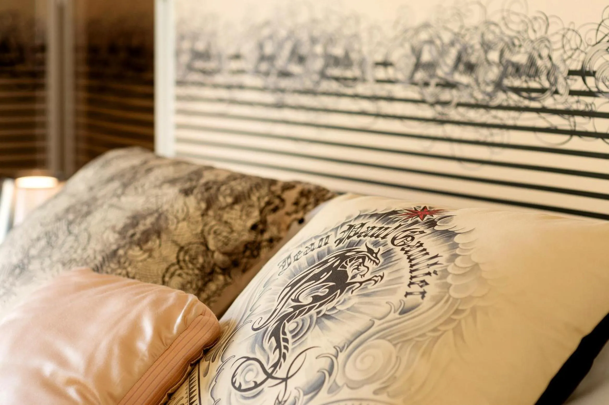 Bed in Chateau La Mothe du Barry