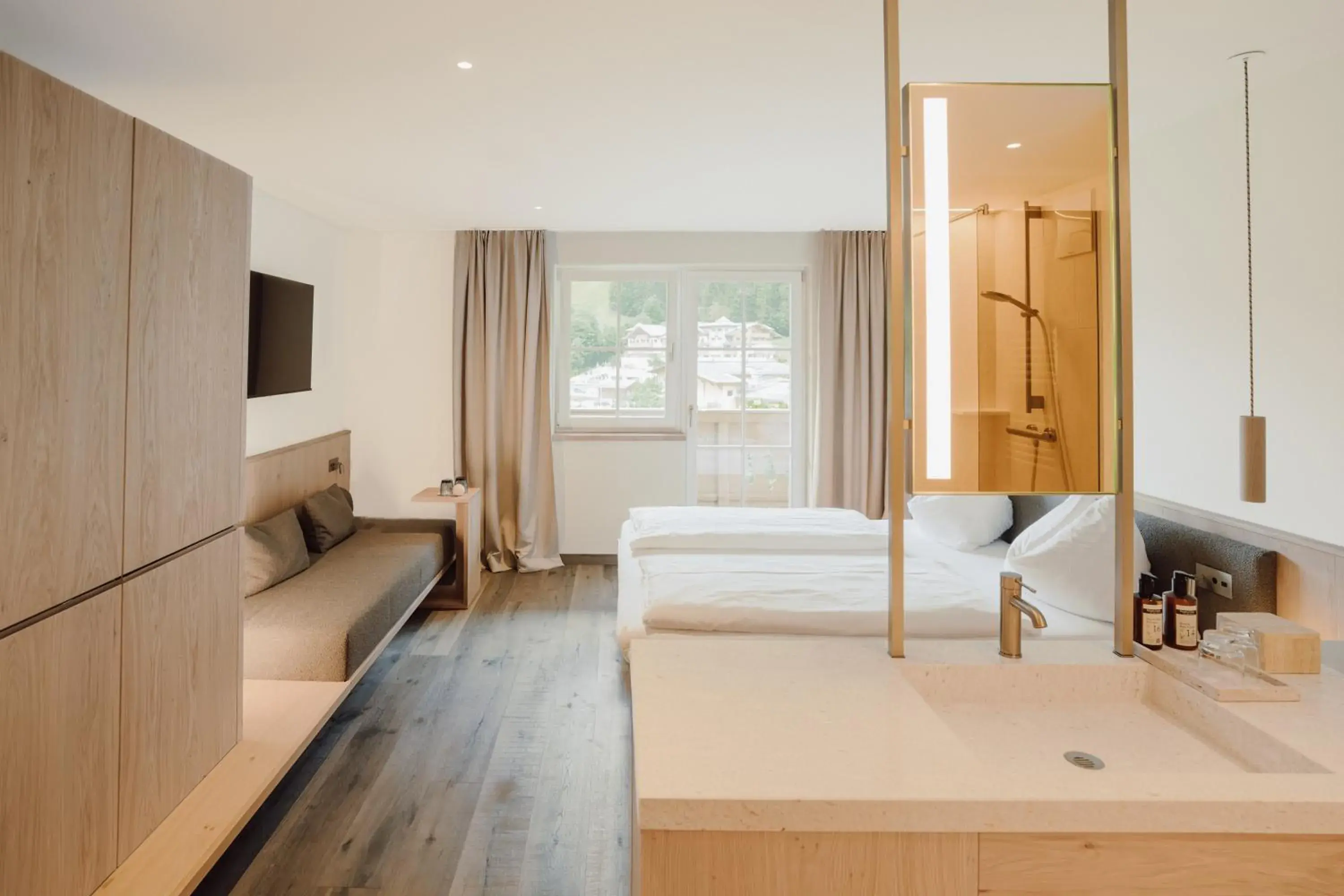 Deluxe Double Room in Boutique Hundehotel Bergzeit Deluxe Double Room in Boutique Hundehotel Bergzeit