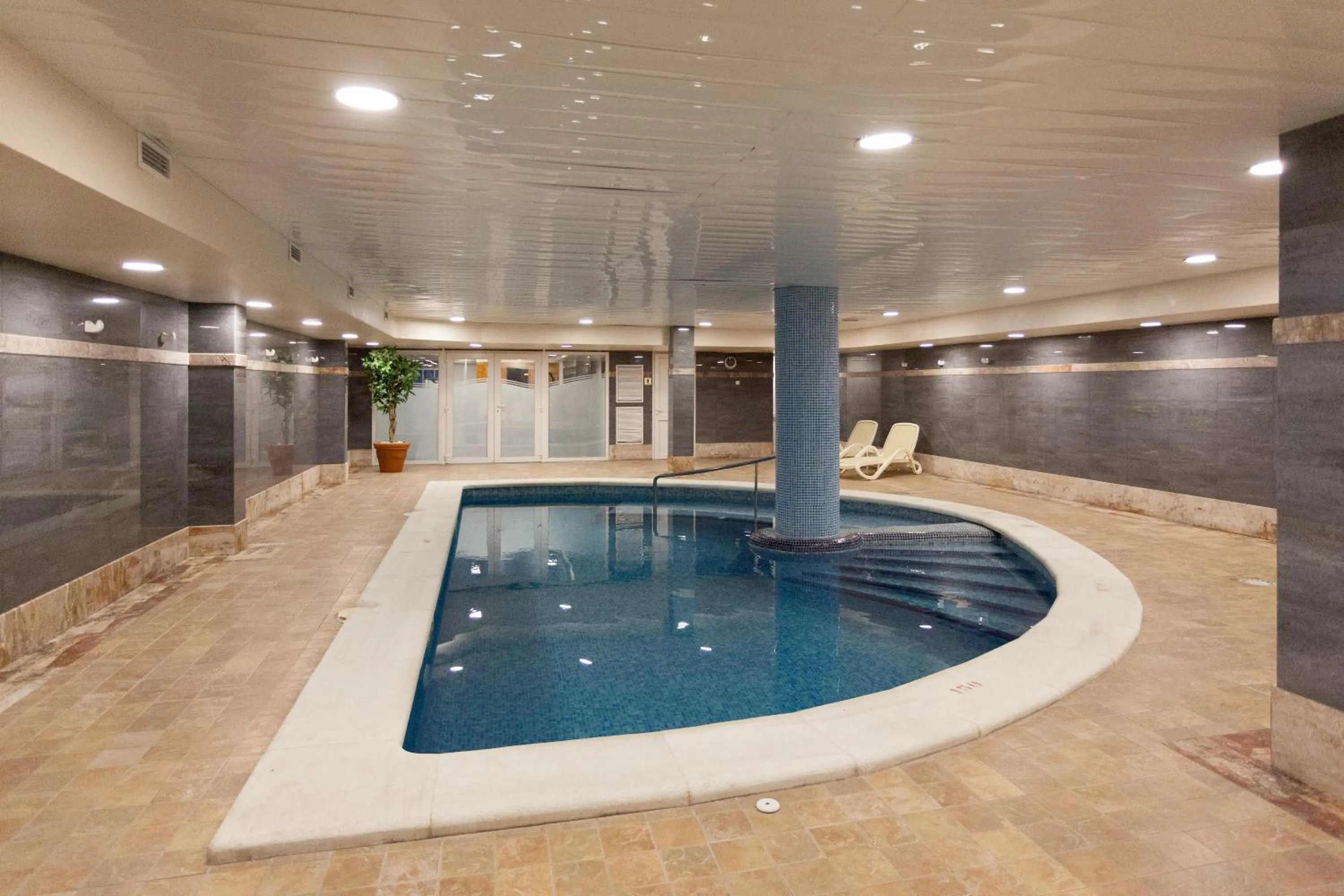 Swimming pool in Hotel Obelisco